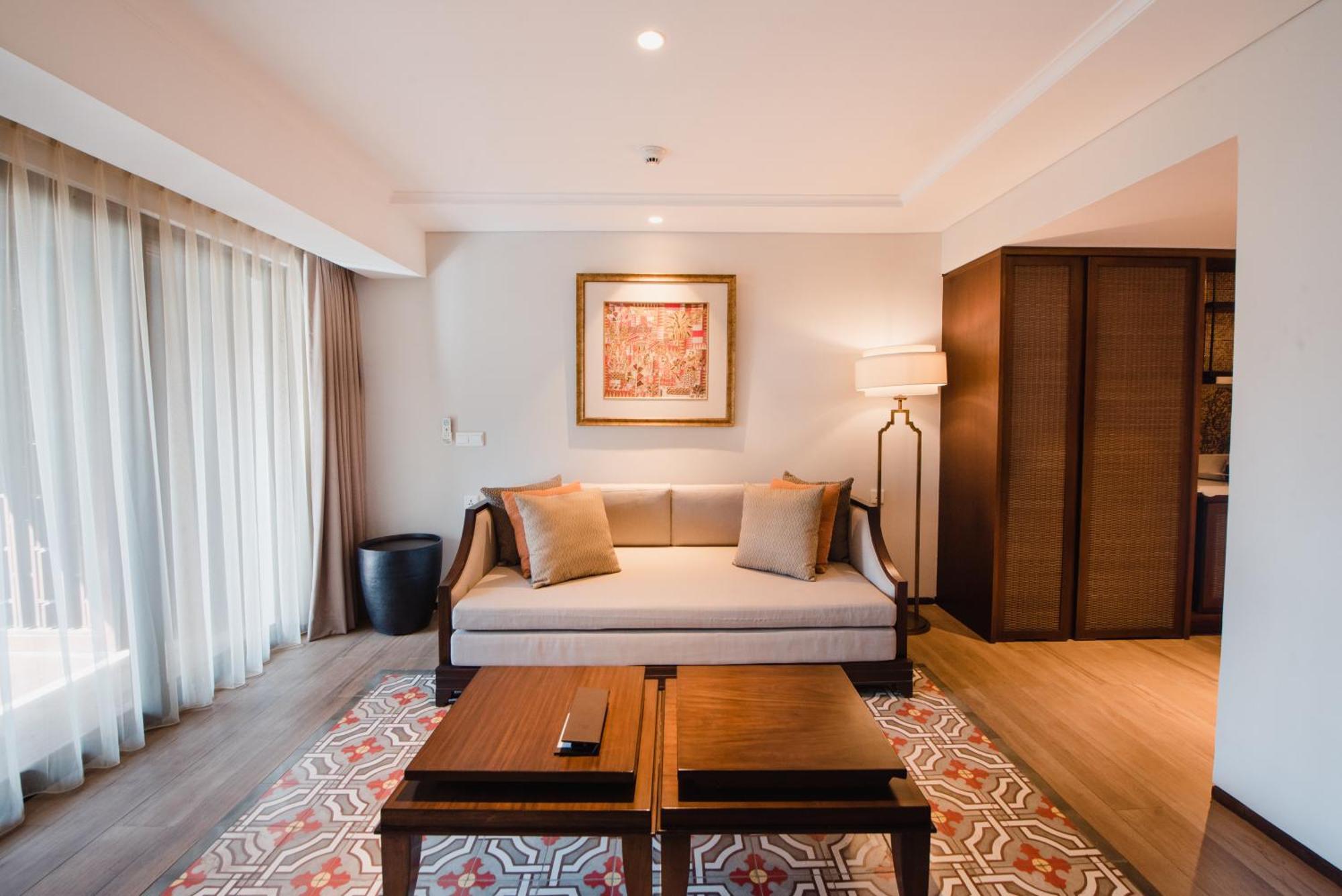 One-Bedroom Prestige Suite with Daily Afternoon Tea and Club Lounge Access