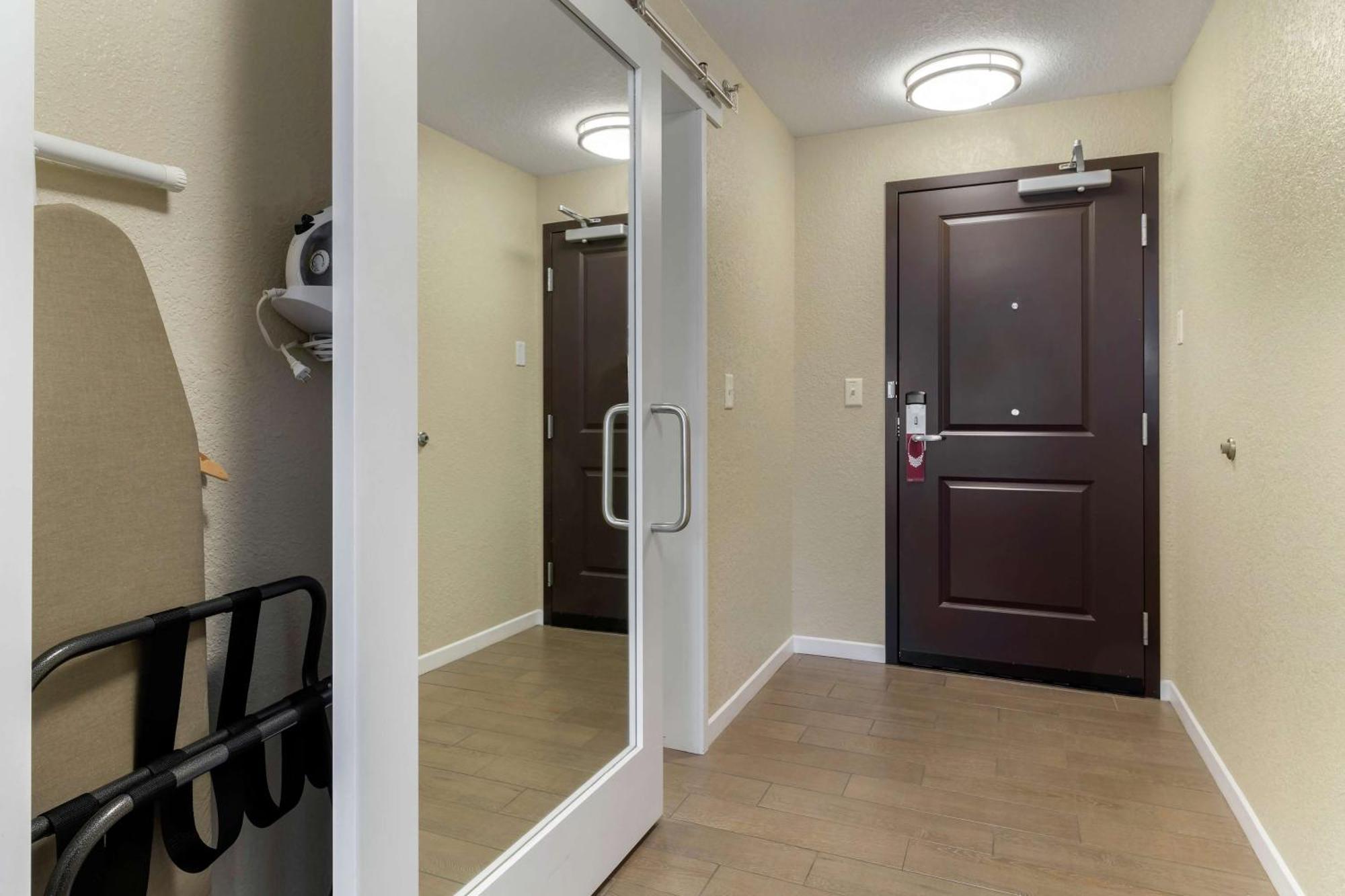 Queen Room Two Queen Beds Mobility Hearing Access or Non-Smoking