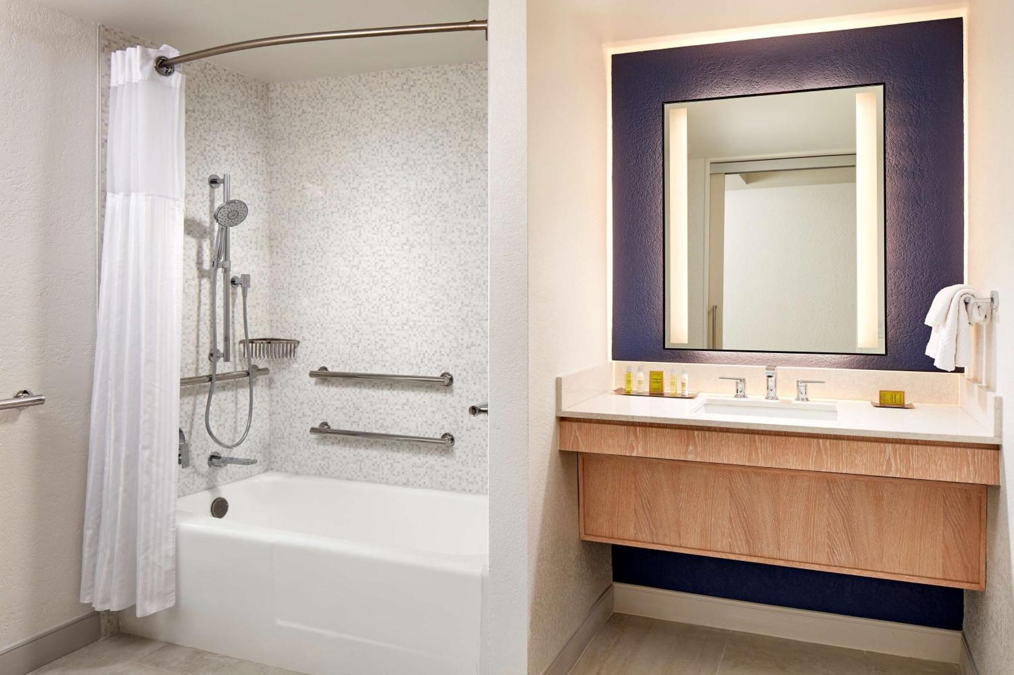 King Room with Accessible Tub - Mobility and Hearing Access