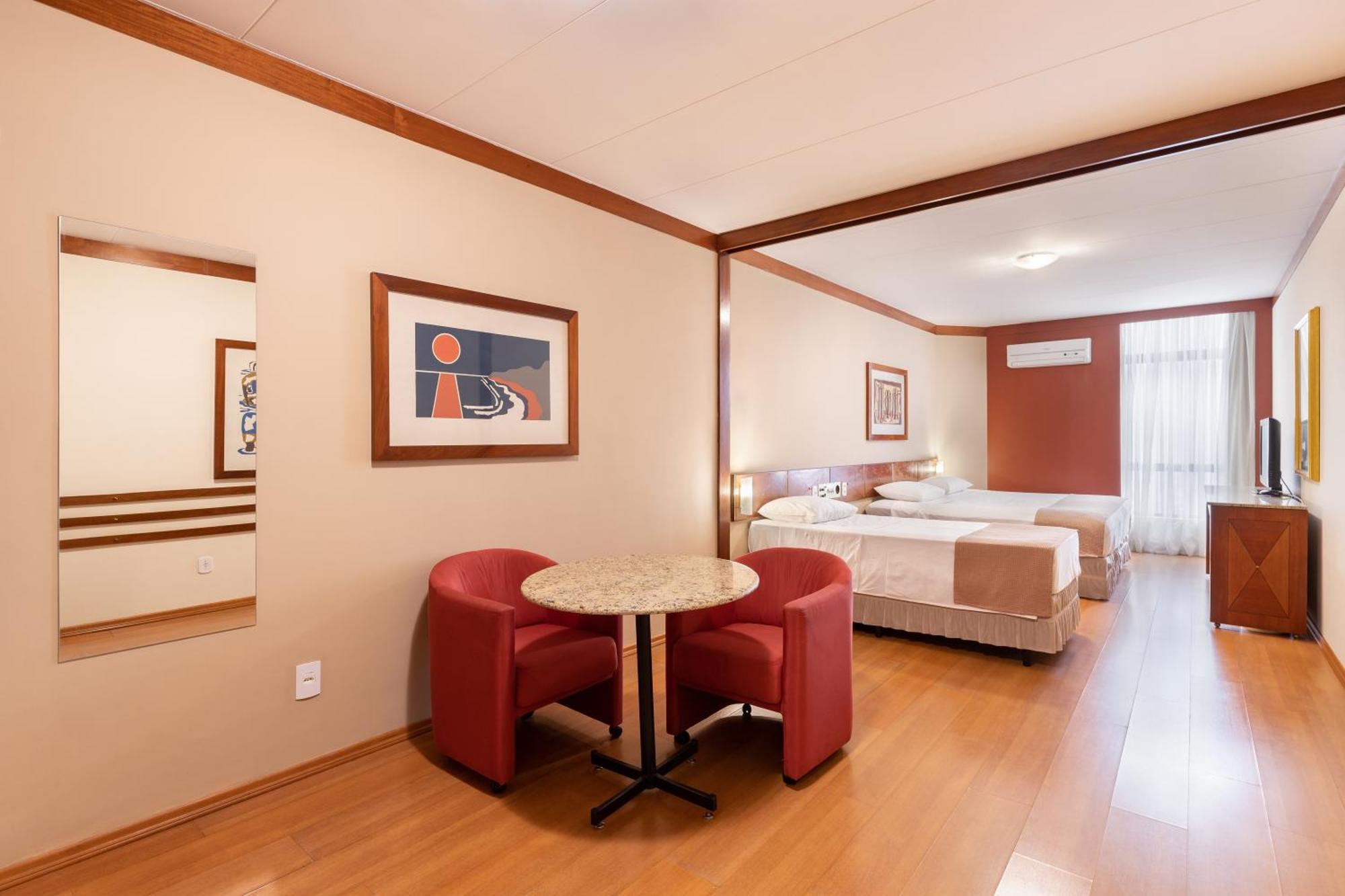 Quarto Luxo com 2 Camas de Solteiro