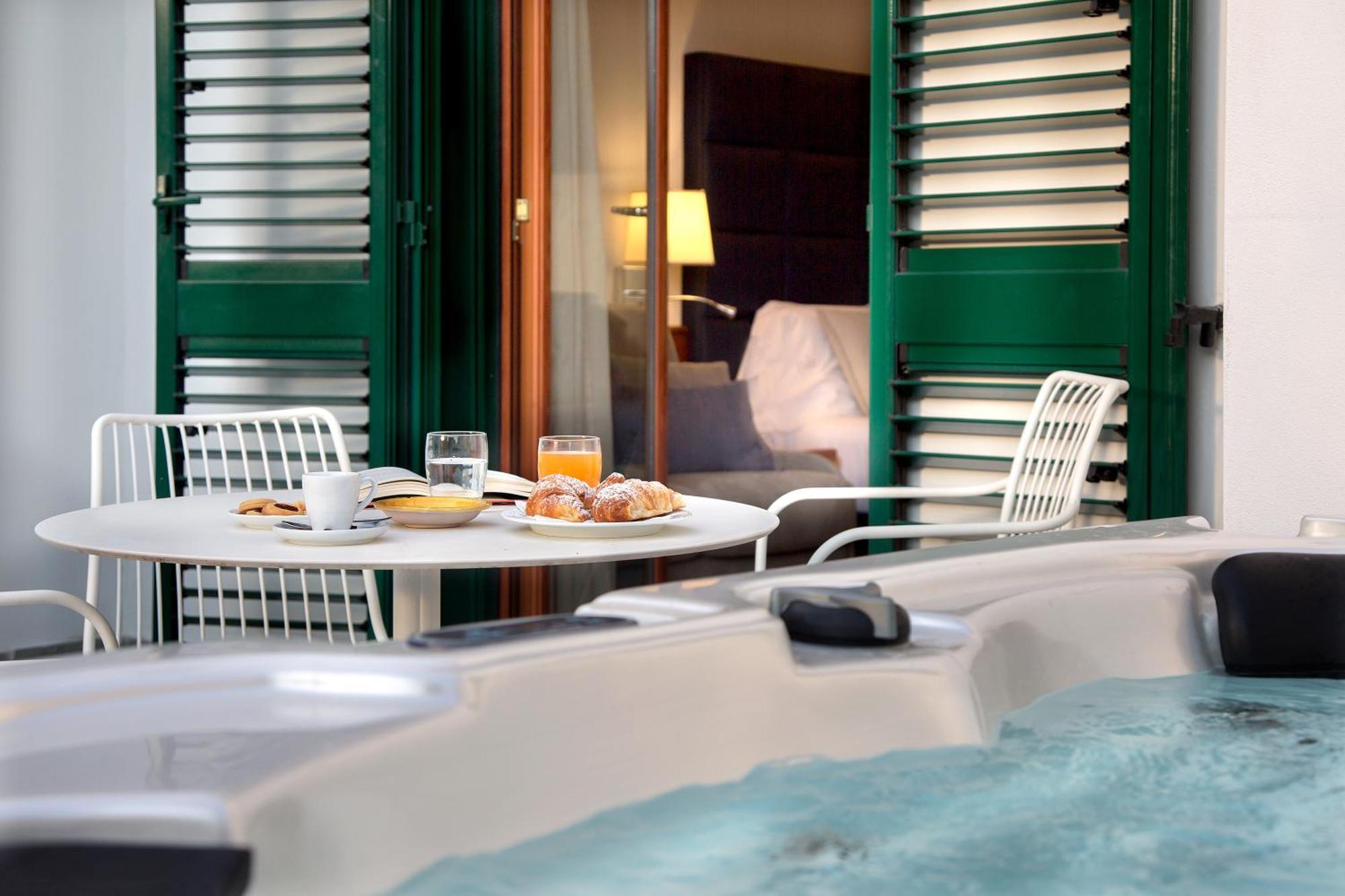 Deluxe Double or Twin Room Spa Bath