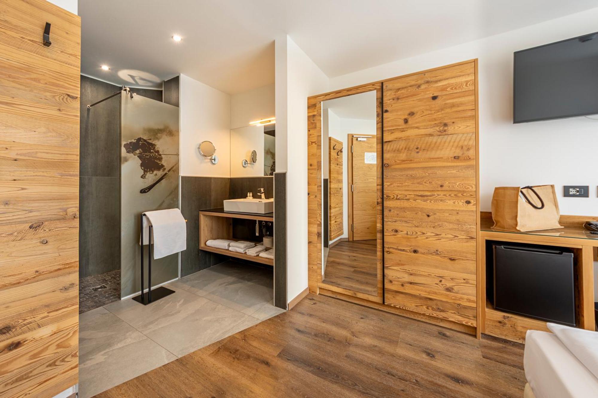 Standard Quadruple Room,1553436067:JPEG