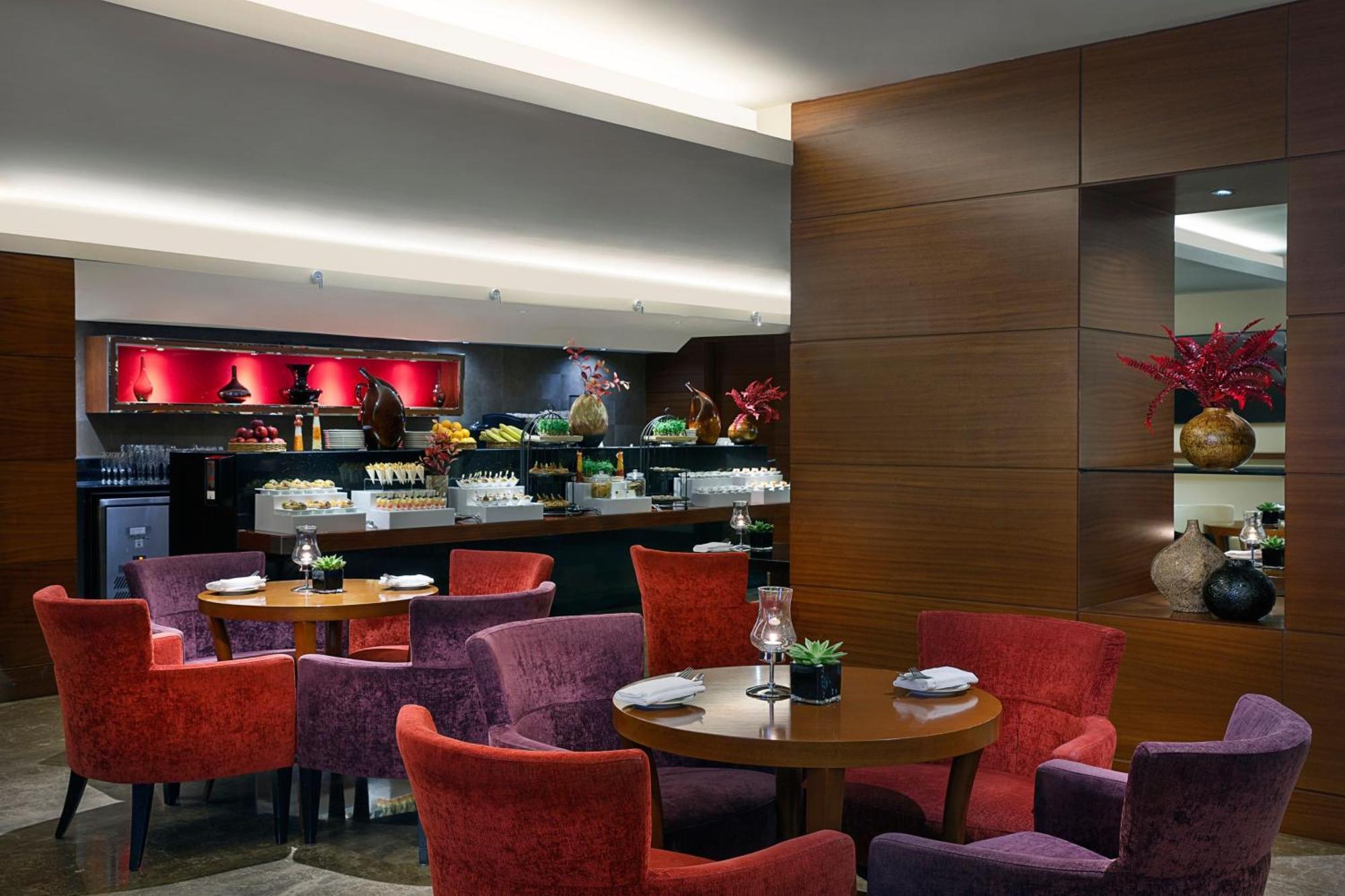 Club Kamer met 1 Kingsize Bed, Toegang tot de Club Lounge en Uitzicht op de Stad