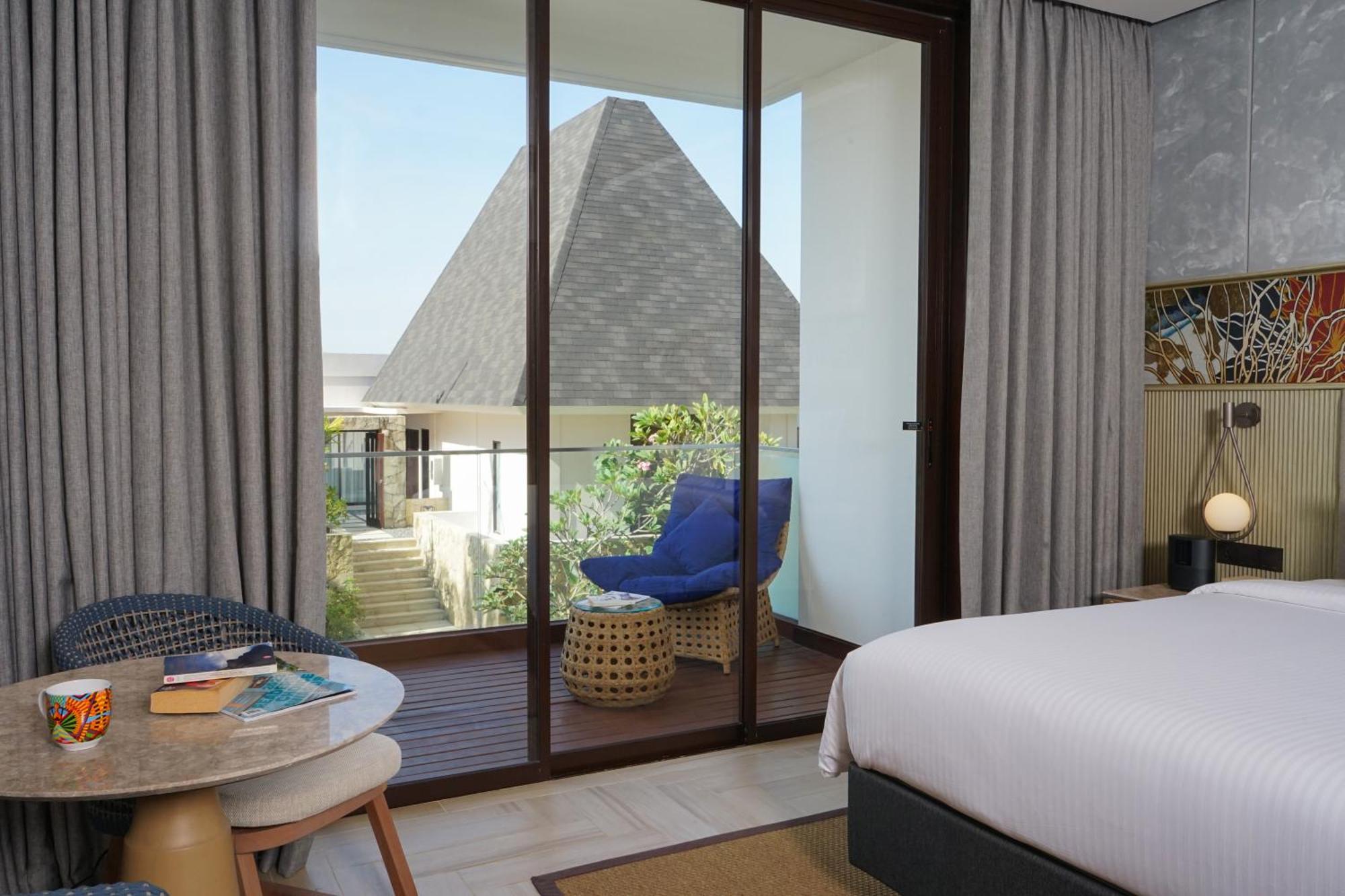 Deluxe King Room with Balcony