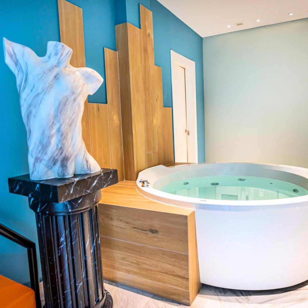 Deluxe Suite Spa Bath
