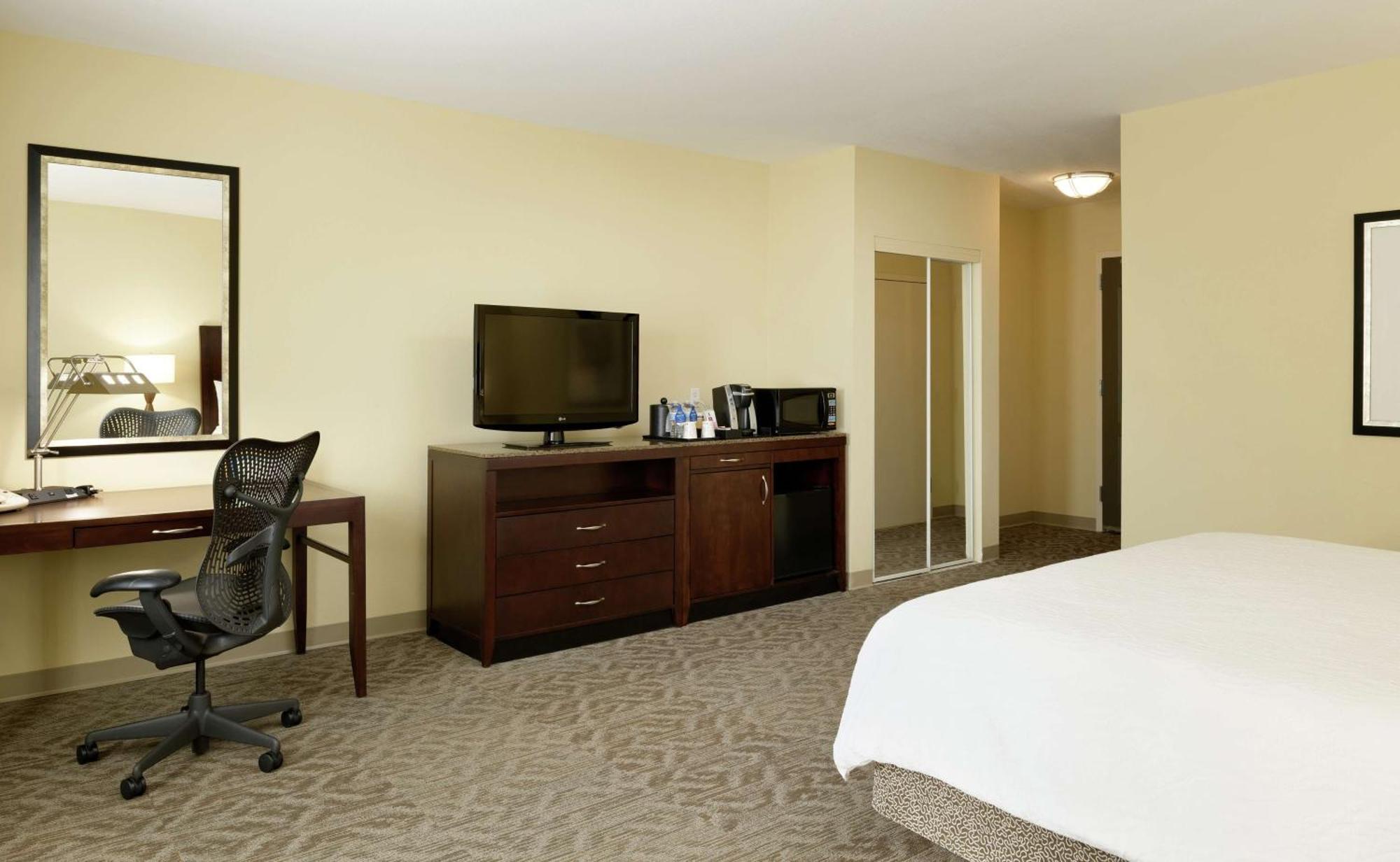 King Room with Roll-In Shower - Mobility Access,1434327304:JPEG