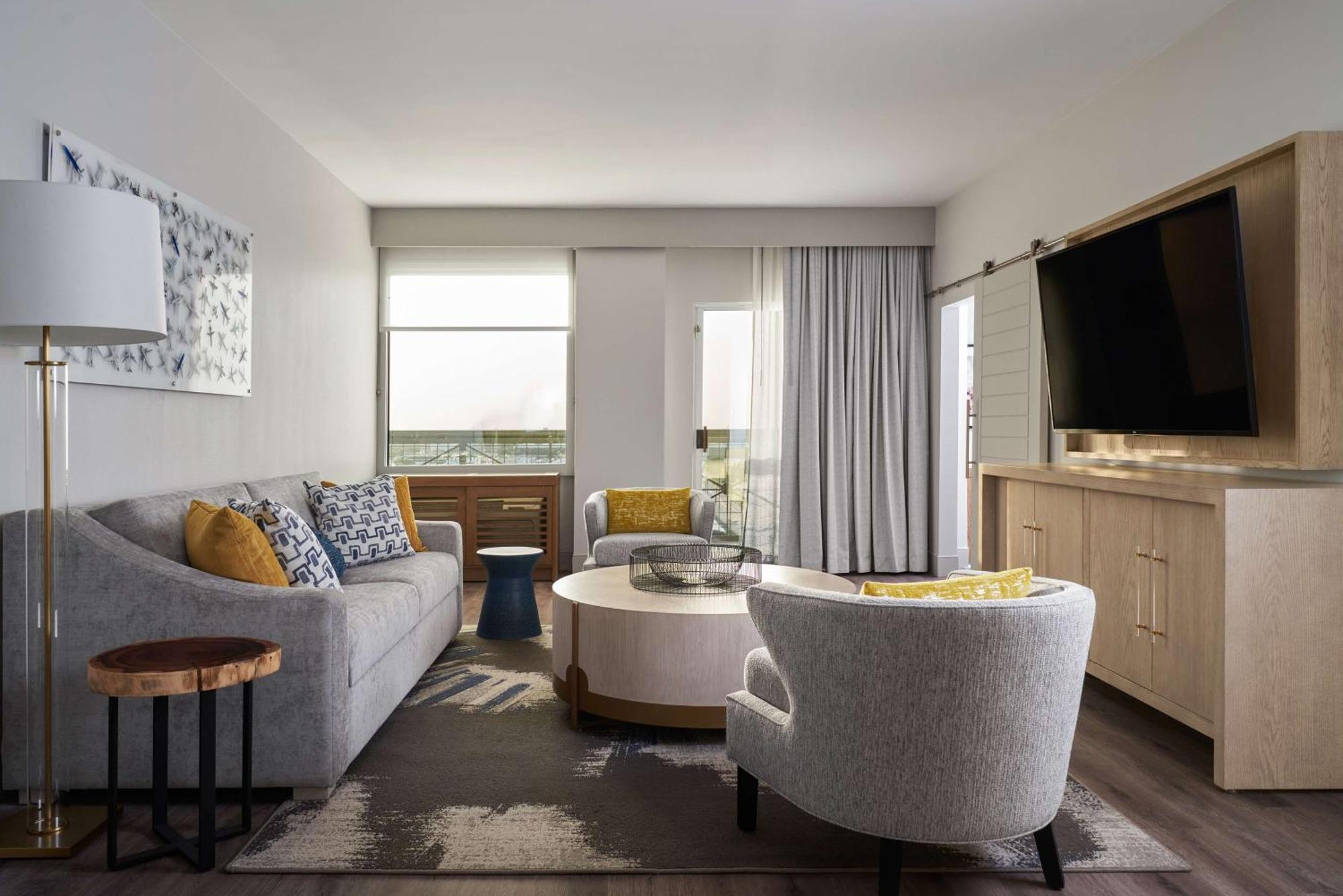 King Suite with Balcony,1557910759:JPEG