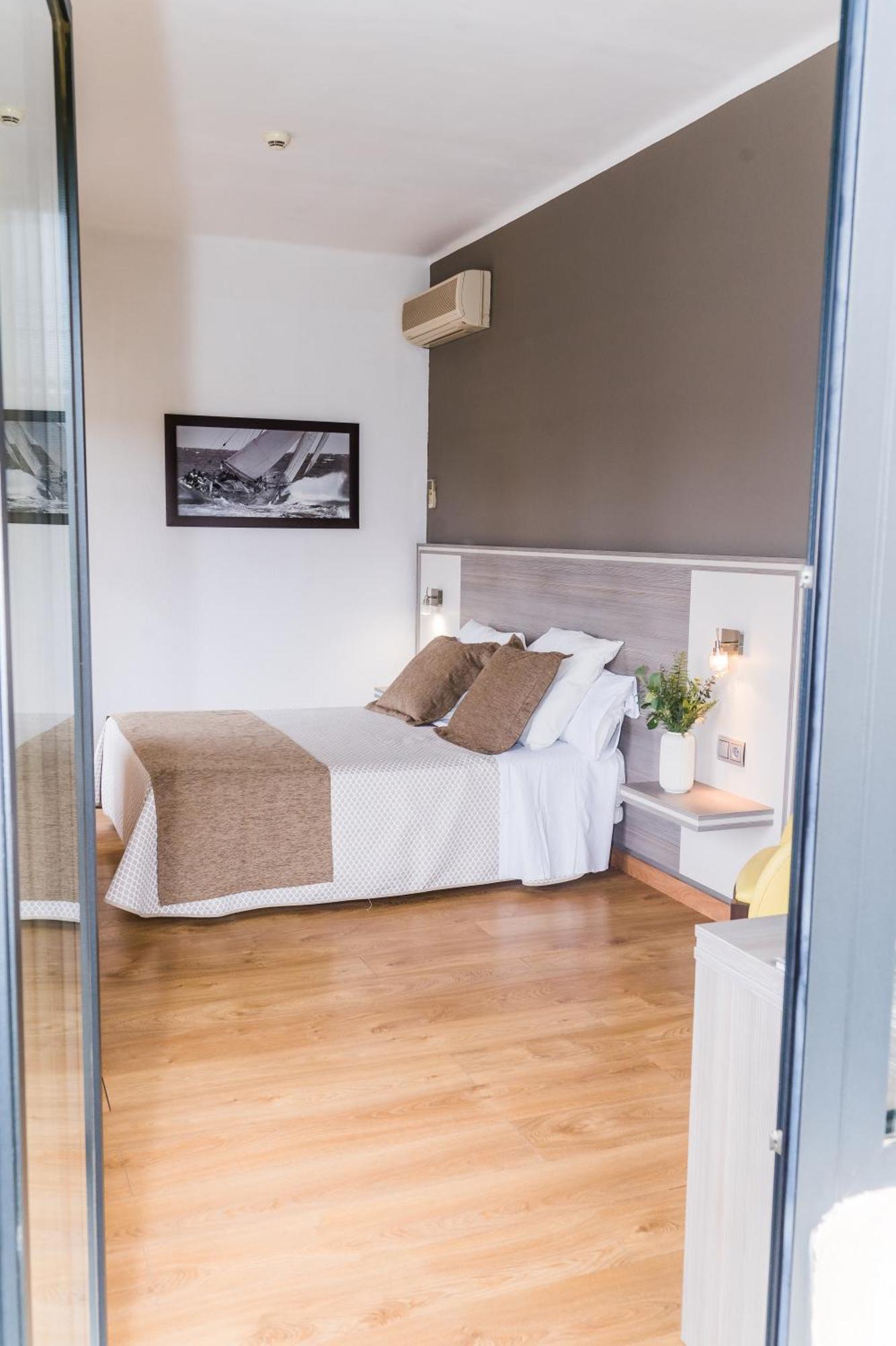 Double or Twin Room Balcony