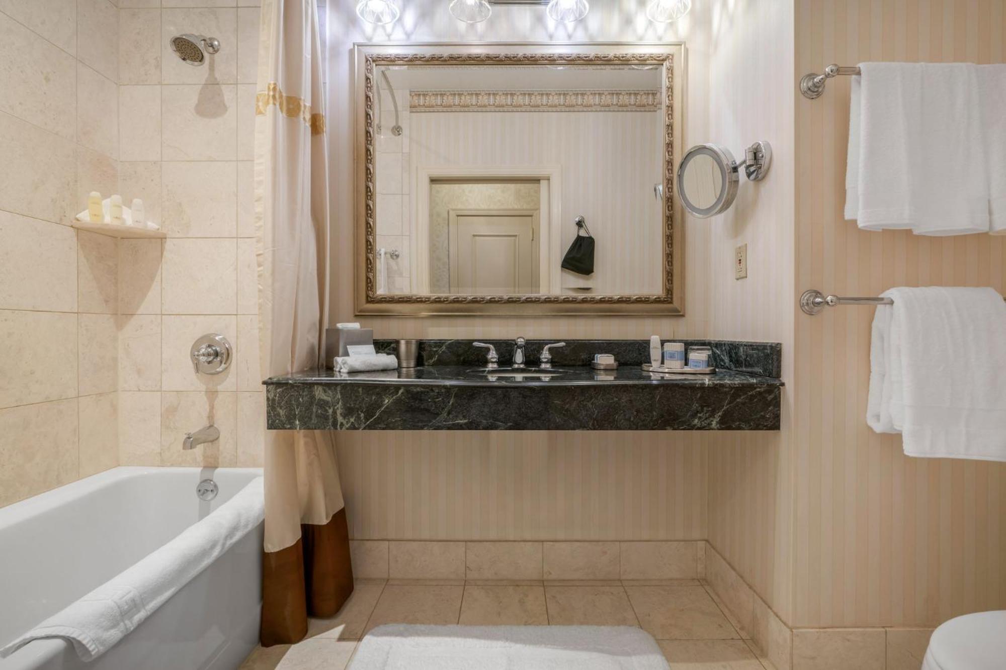 Premier Room 1 King Bed