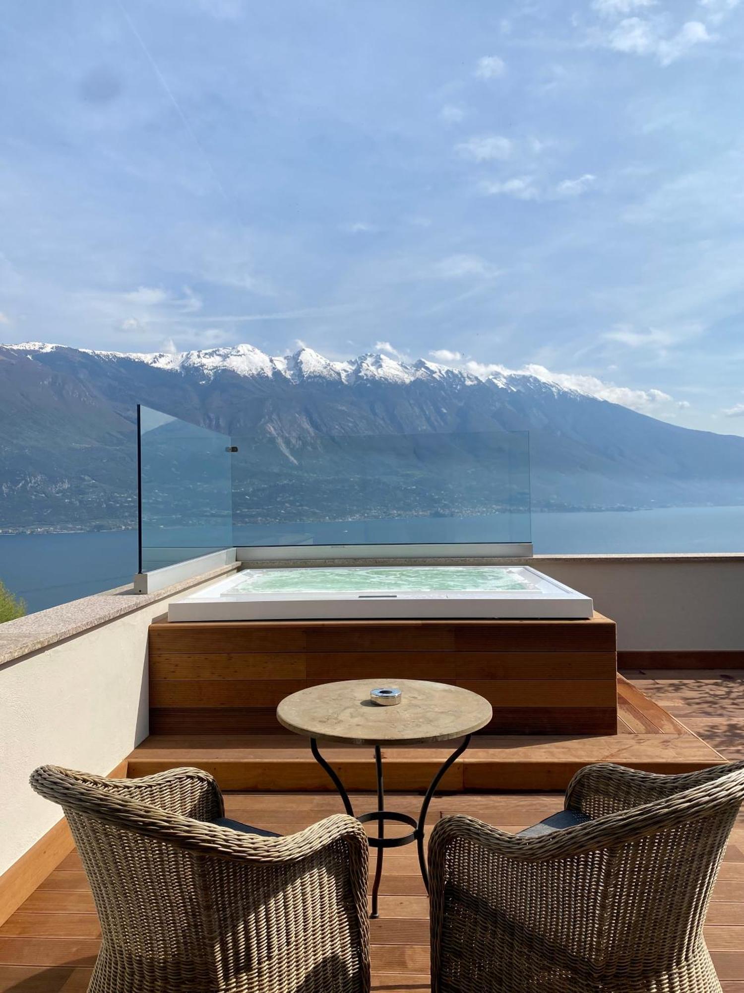 Suite with Lake View,1710603519:JPEG