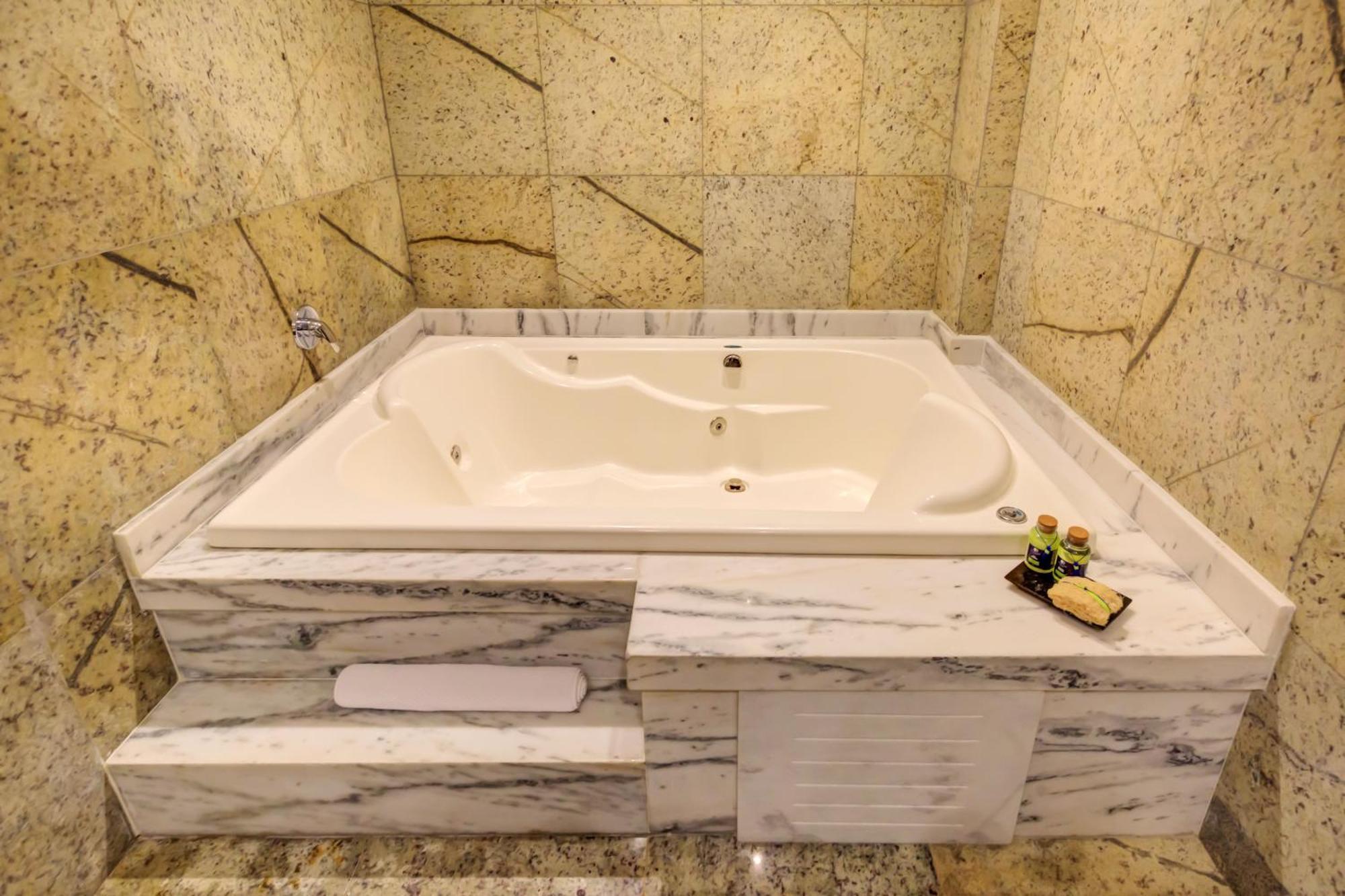 Deluxe Suite,1500363310:JPEG