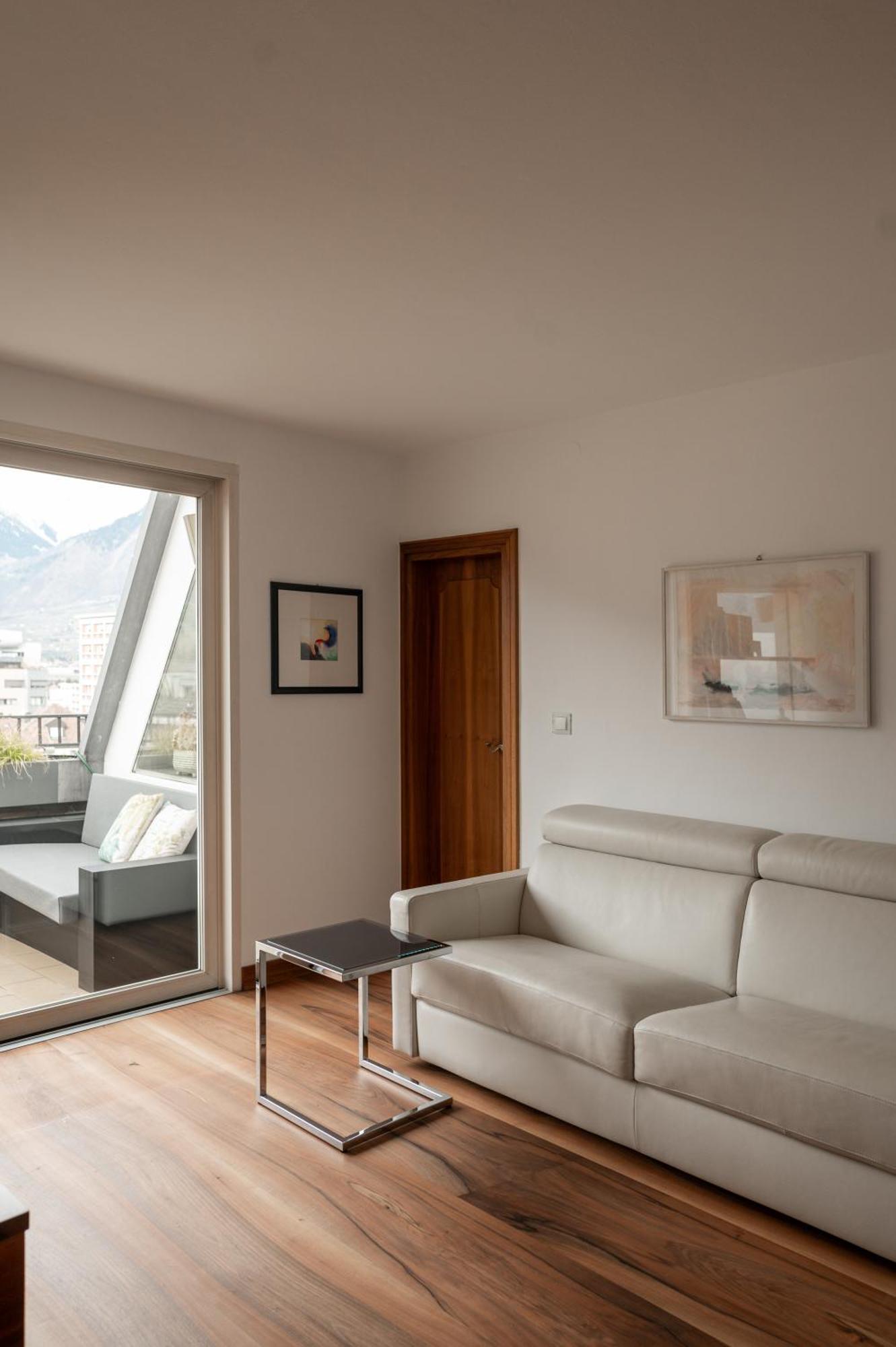Penthouse Suite,1576682354:JPEG