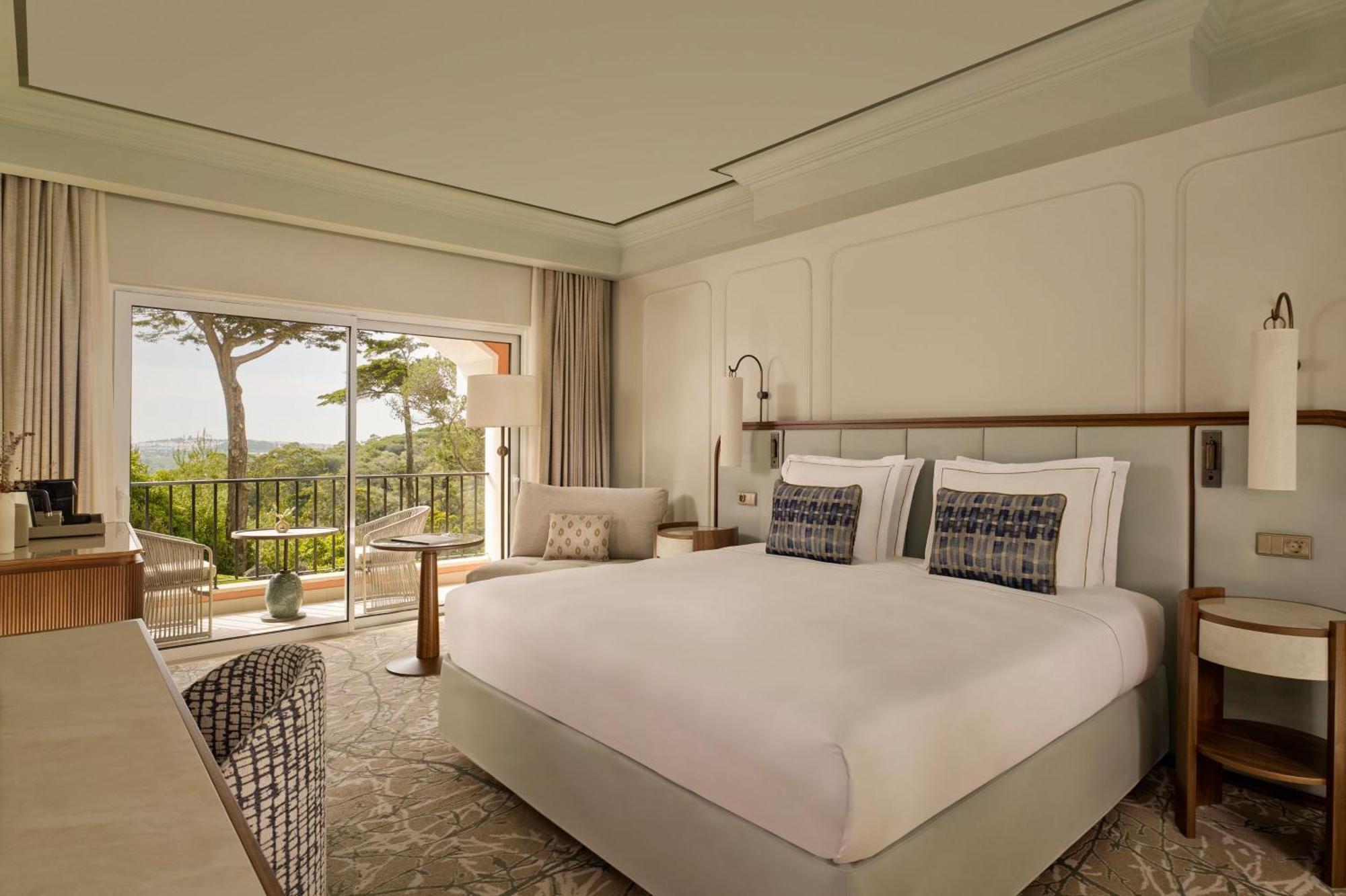 Deluxe Room One King or Twin Beds