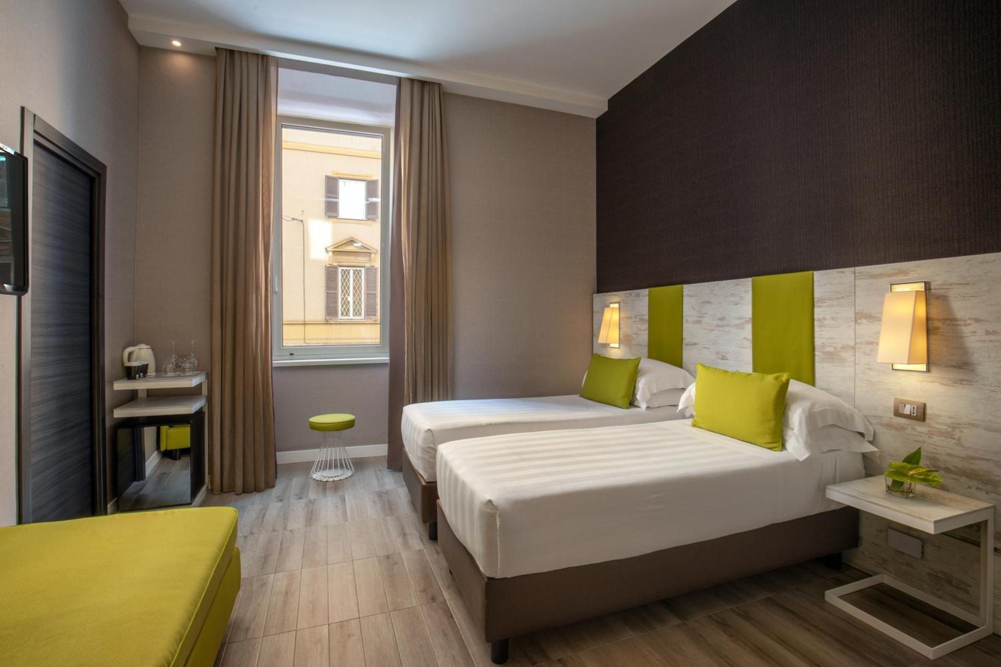 Quarto Clássico com Cama de Casal ou 2 de Solteiro