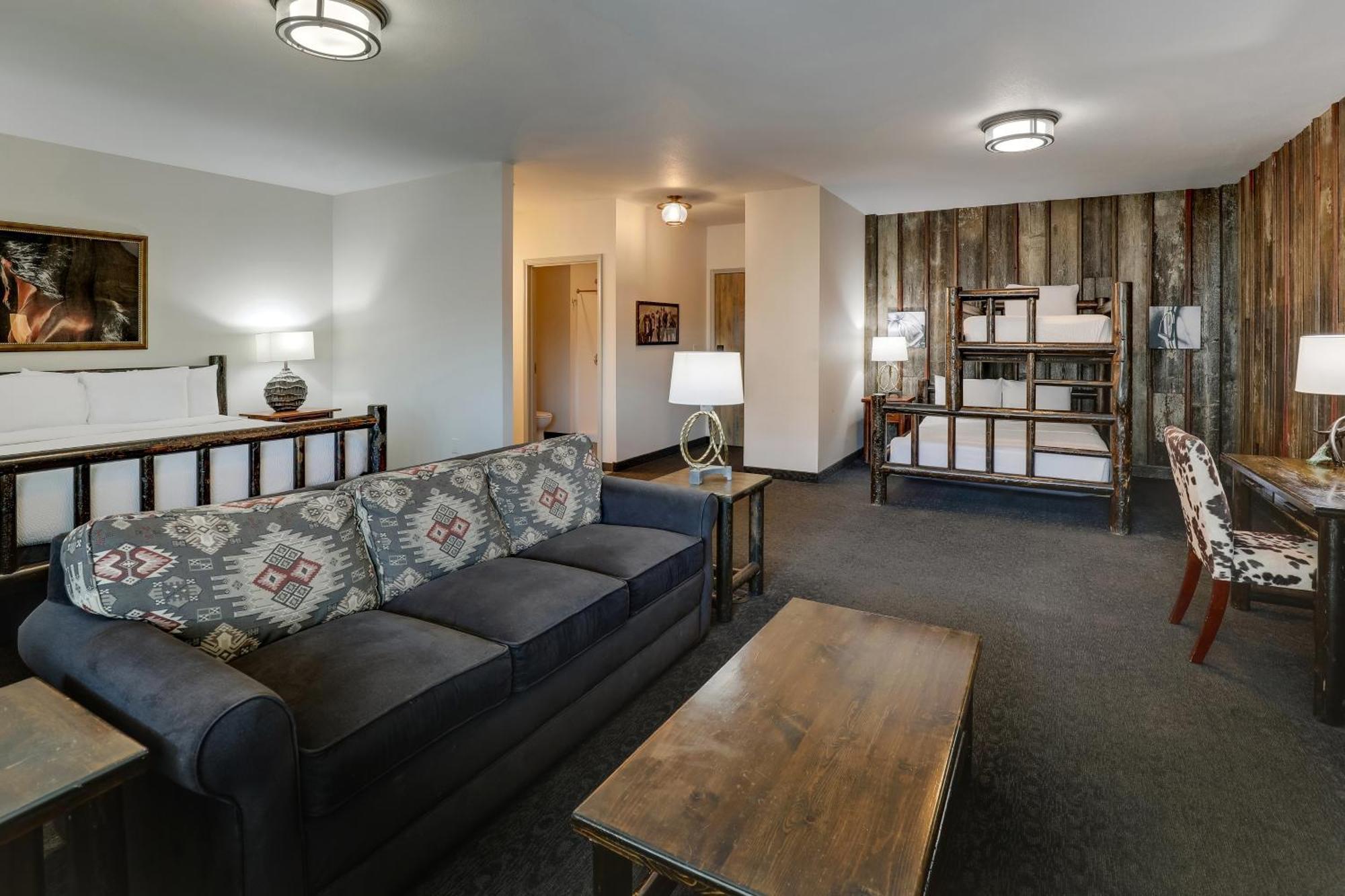 Family Suite,1578436424:JPEG