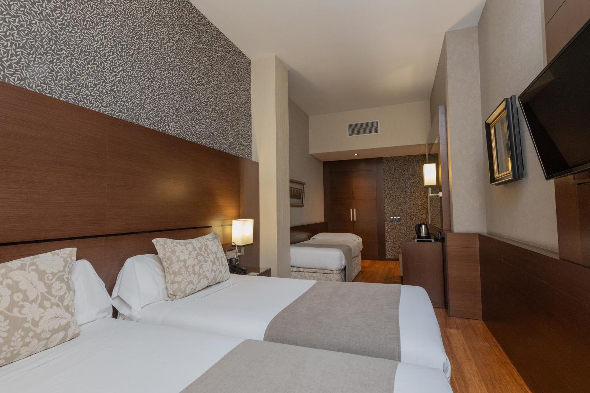 Twin Room with Extra Bed,1580422551:JPEG