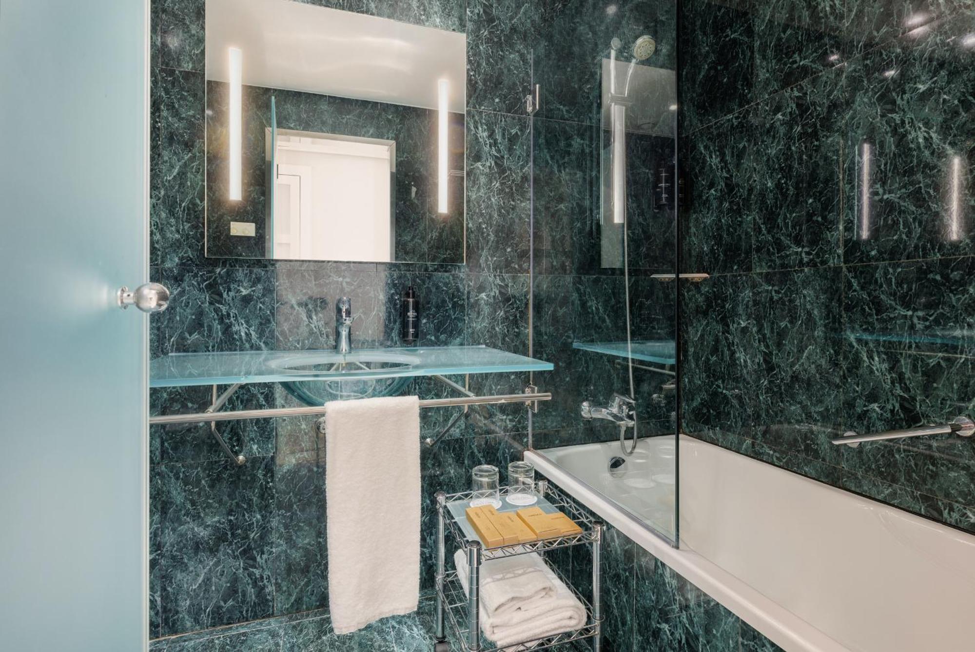 Comfort Family Room,1618277881:JPEG