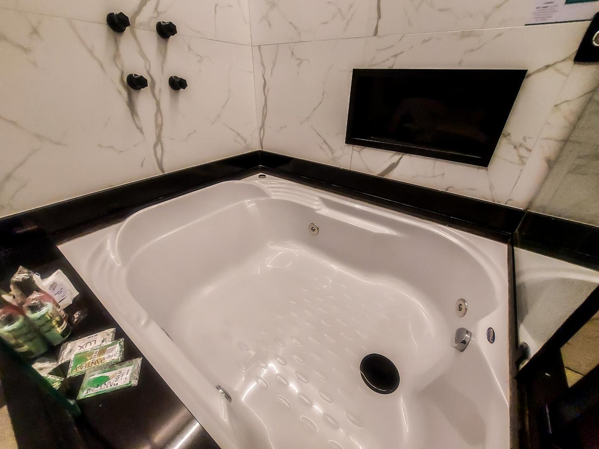 Deluxe Double Room Bath