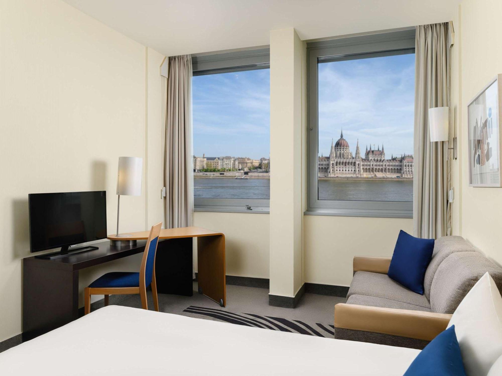 Executive room with view to the Parliament,1609311141:JPEG