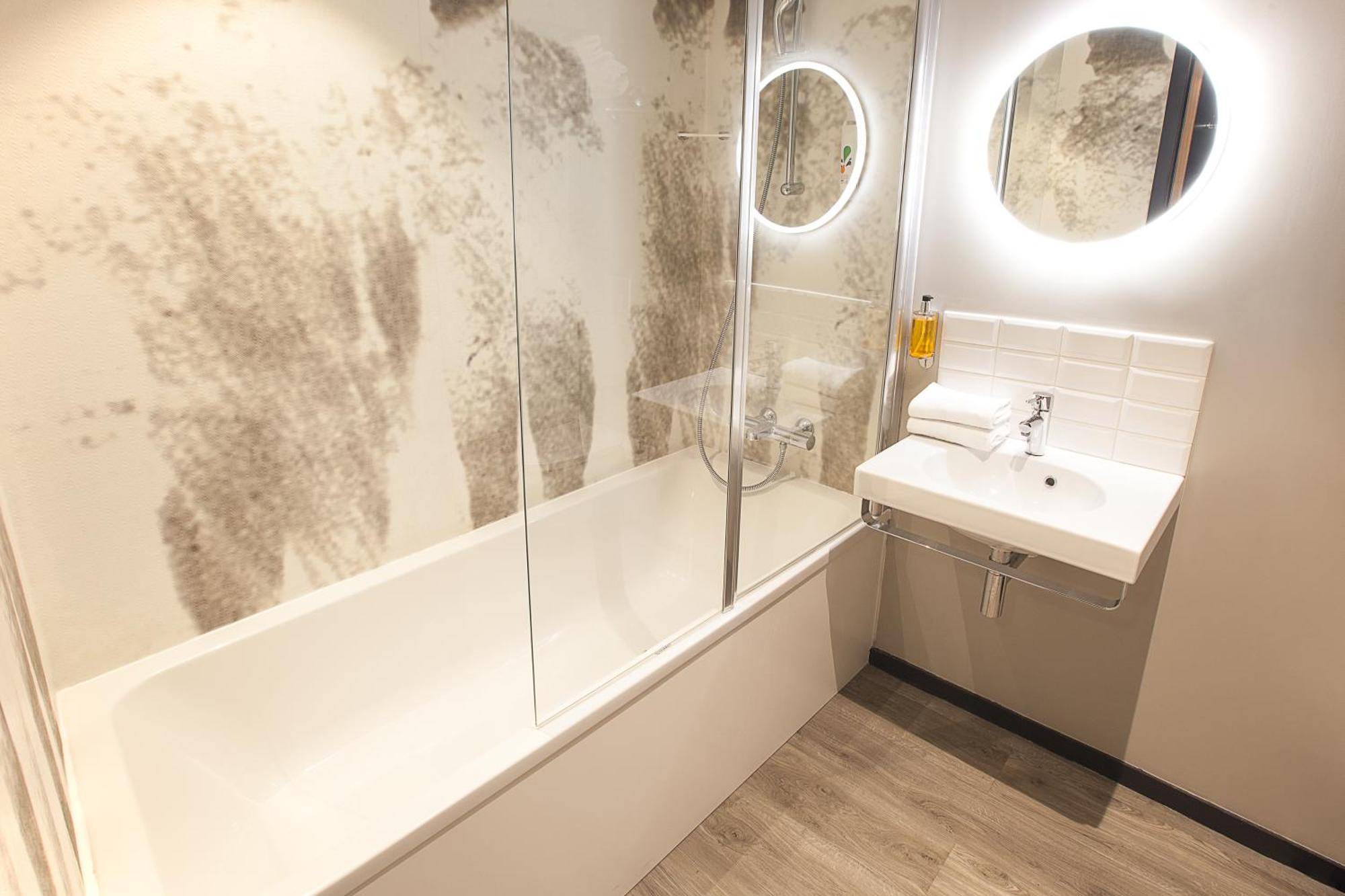Standard Familiensuite mit 1 Doppelbett und Sofa