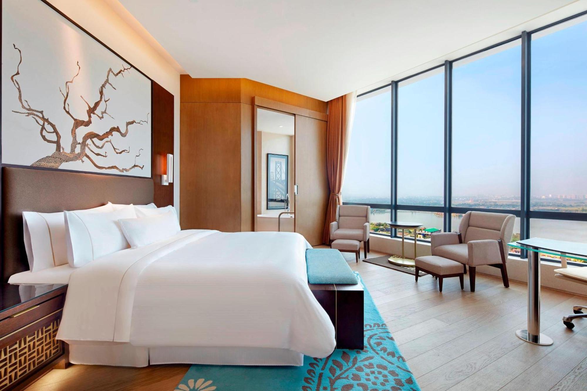 Deluxe Suite F&B Happy Hours 1 1 IMFL 4 pm to 8 pm at 31 or 32 & 2 Way Airport Transfers,1588327348:JPEG