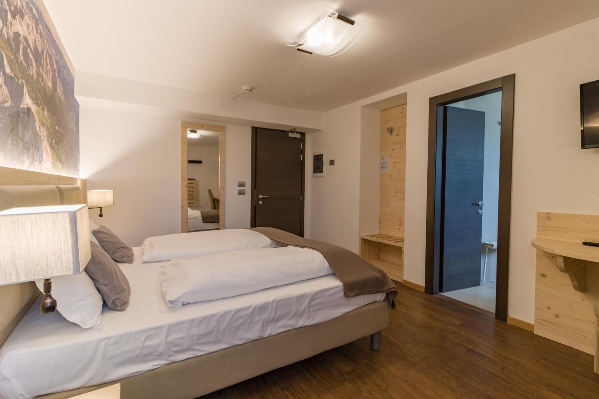 Deluxe Double or Twin Room,1136823985:JPEG