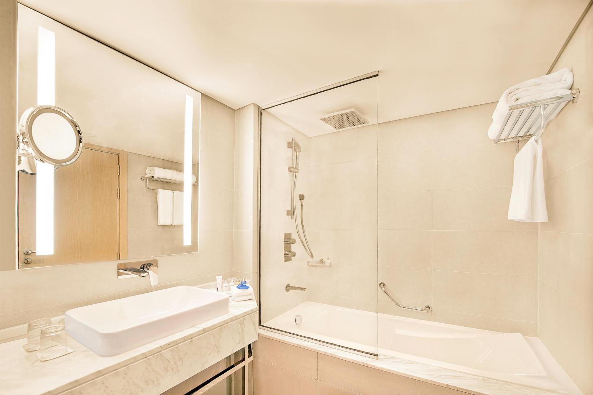 Executive Room with Lounge Access Including Complimentary access to Surf Pool, Adventure Park, Wave Pool and Lazy River