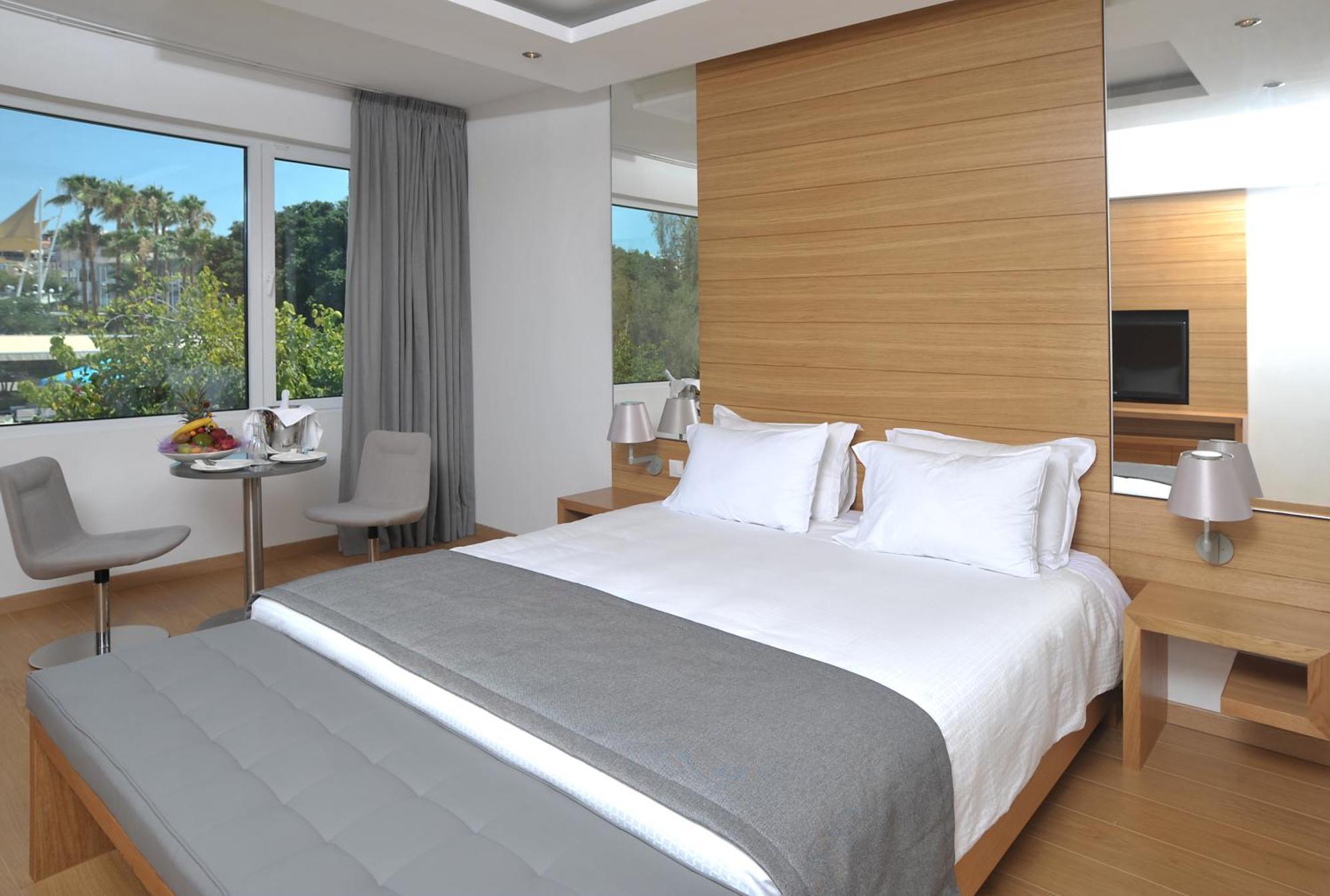 Honeymoon Suite