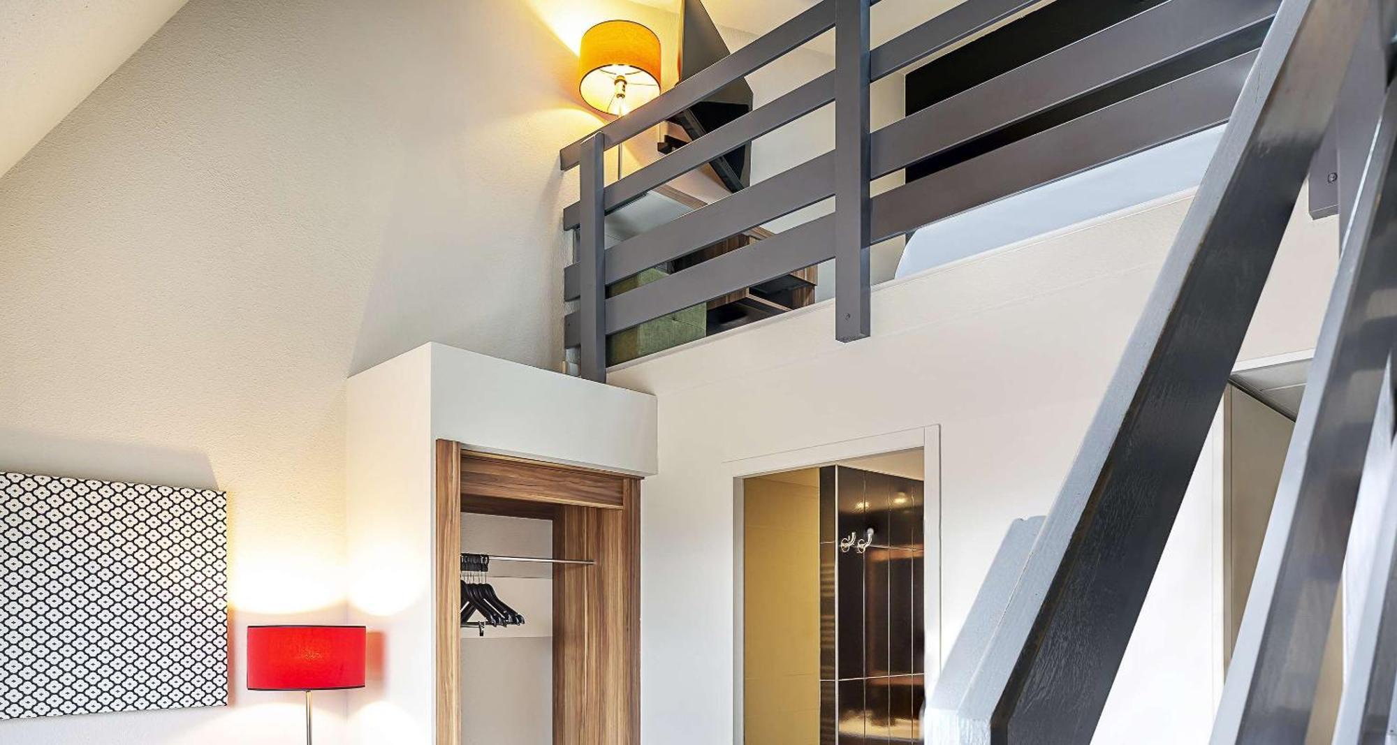 Superior Queen Room Mezzanine Sofa