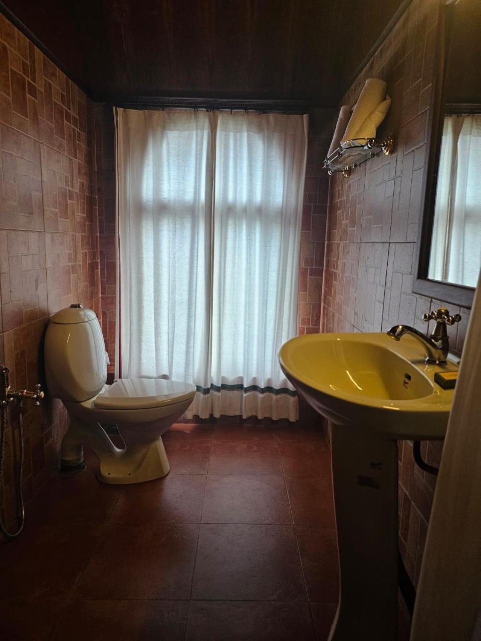 One-Bedroom Houseboat