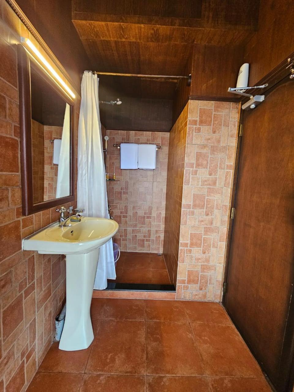 One-Bedroom Houseboat