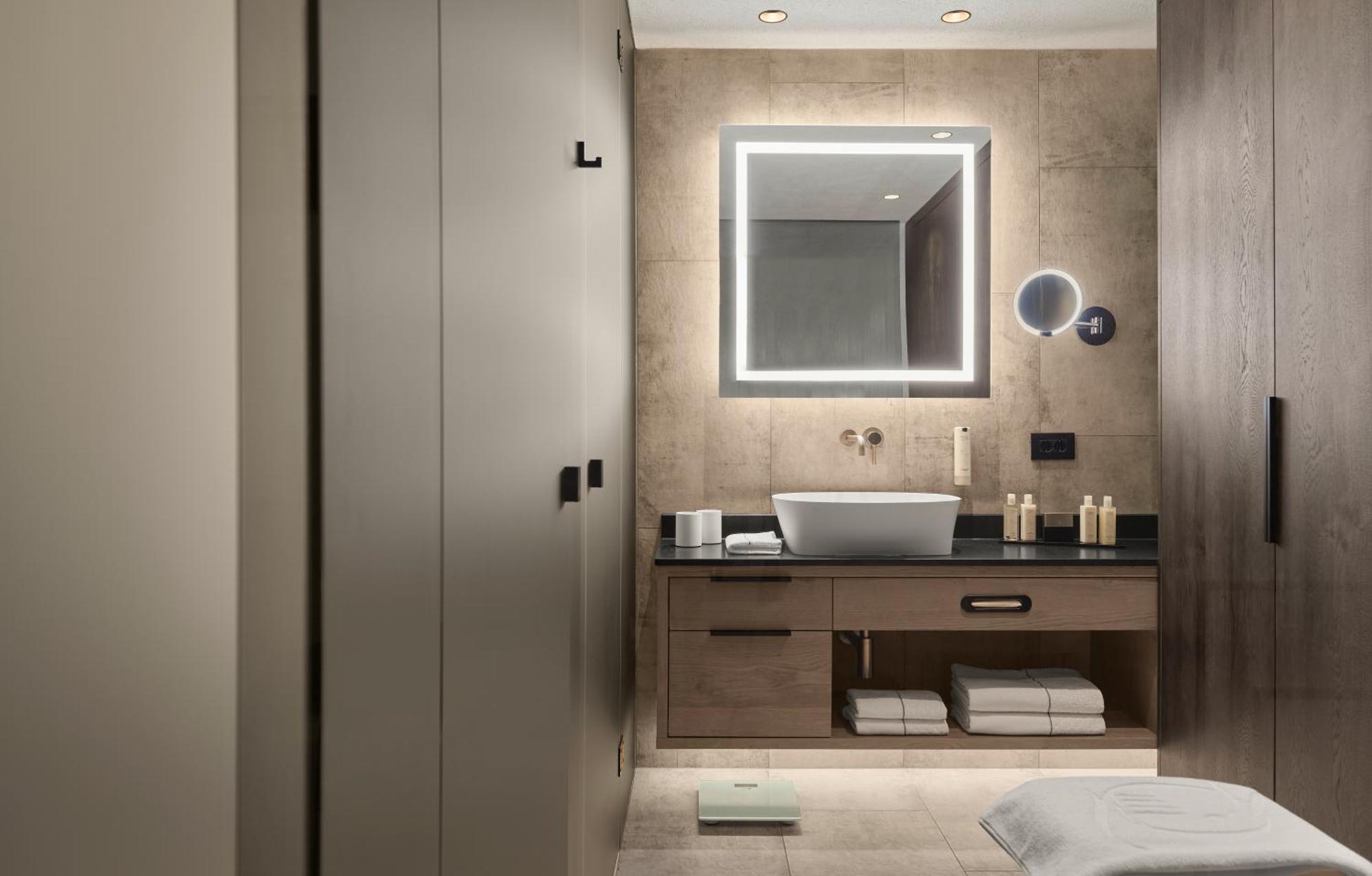 Junior Suite,1592122259:JPEG