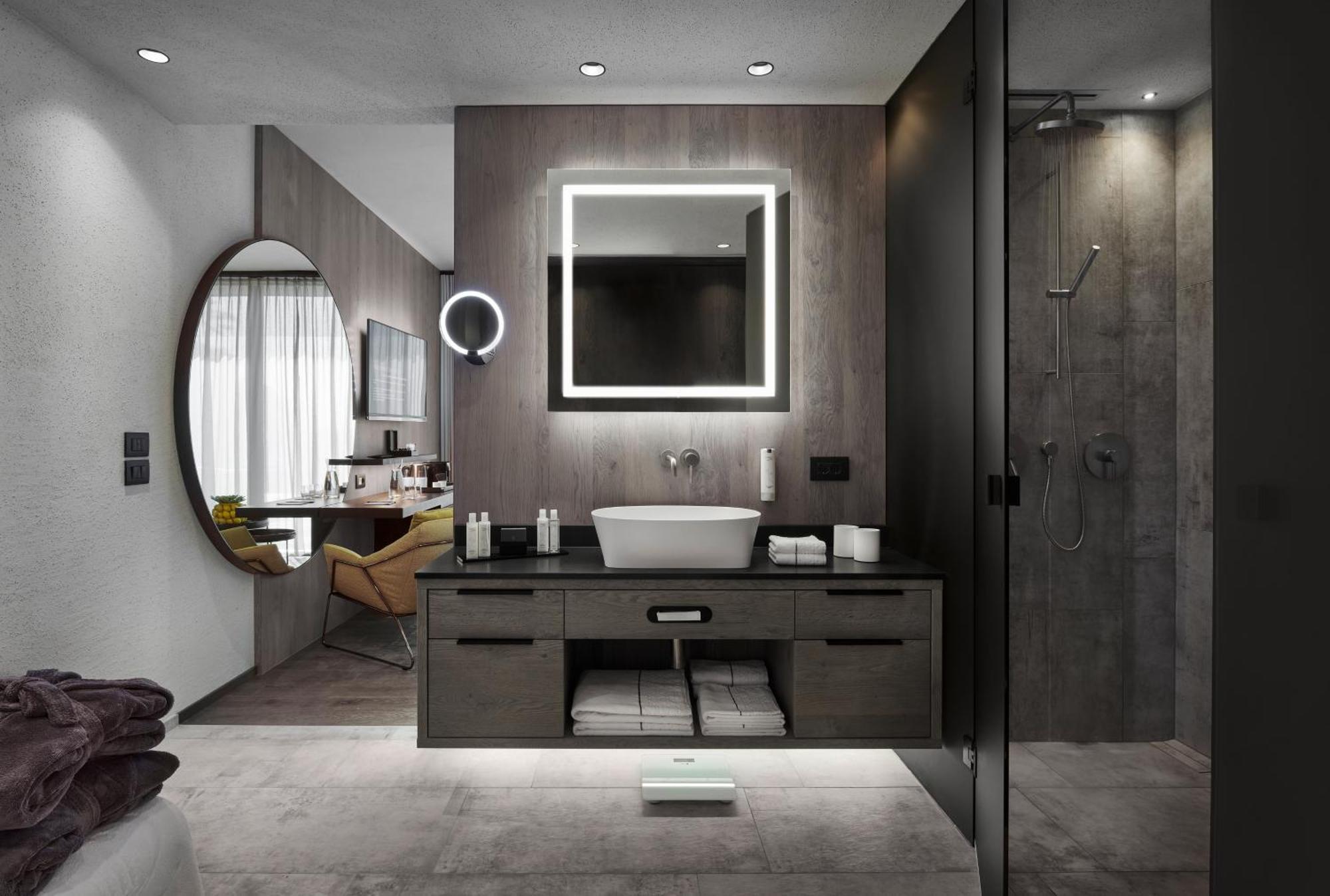 Deluxe Double Room,1592122269:JPEG