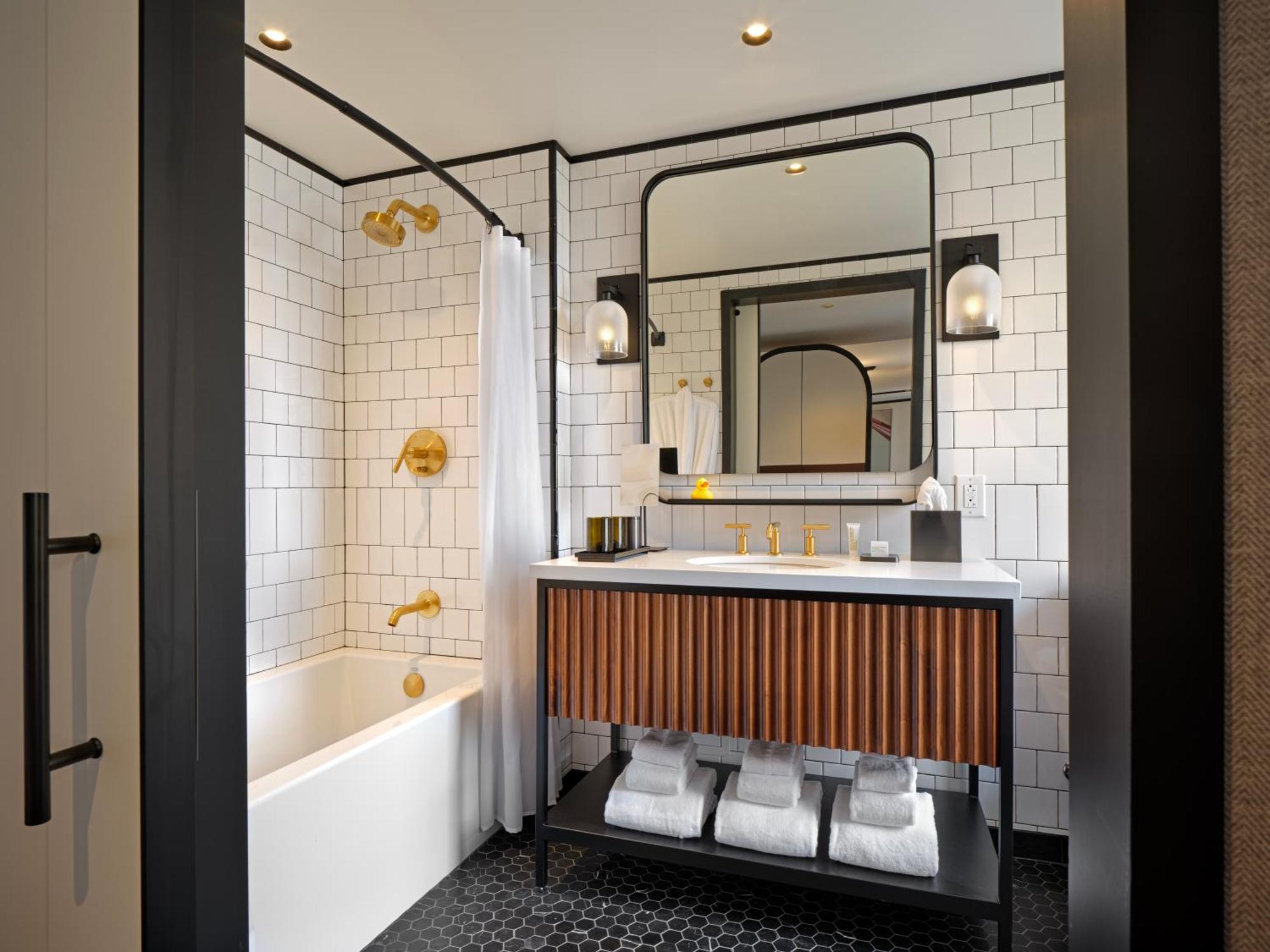 Luxury Queen Room
