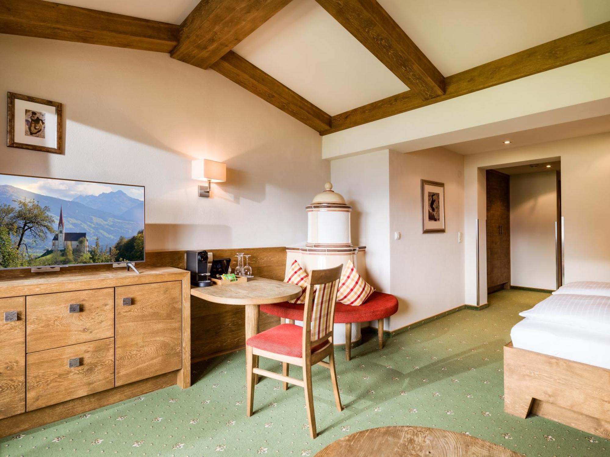 Suite with Mountain View,1597567271:JPEG
