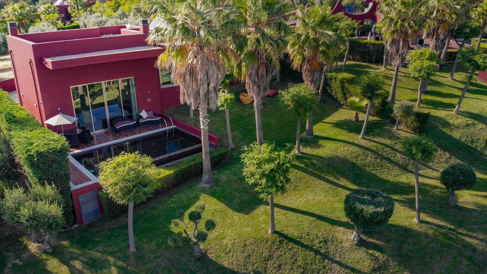 Three-Bedroom Villa Lake View