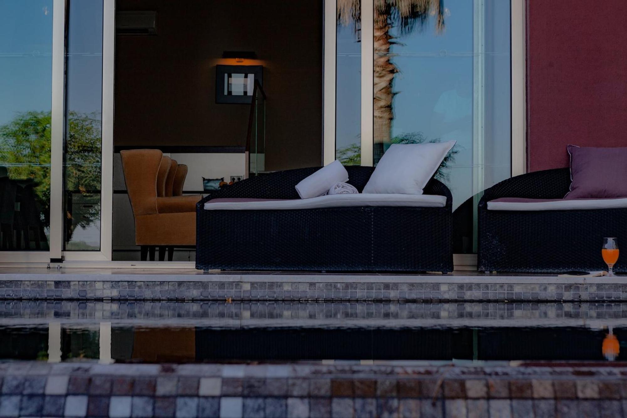 Three-Bedroom Villa Lake View