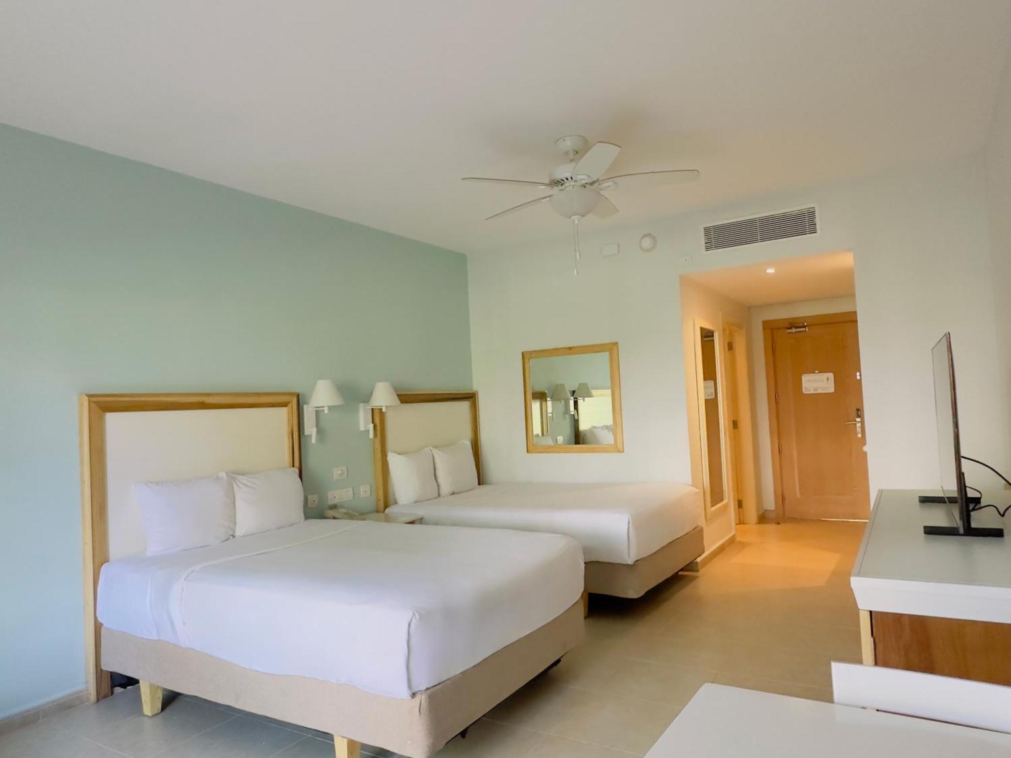 Premium Accessible Room,1598426565:JPEG