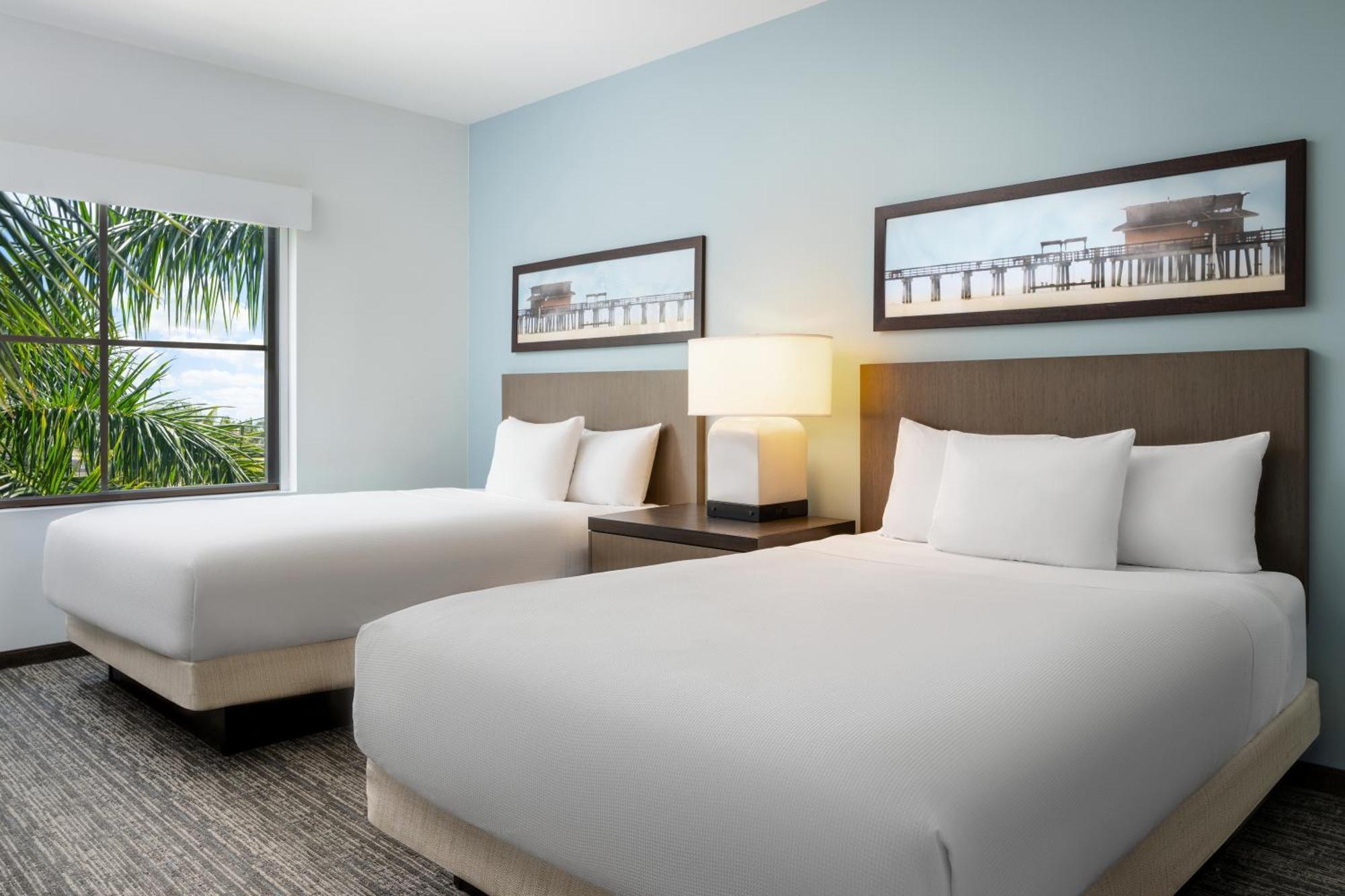 One-Bedroom Suite with Two Queen Beds and Kitchen