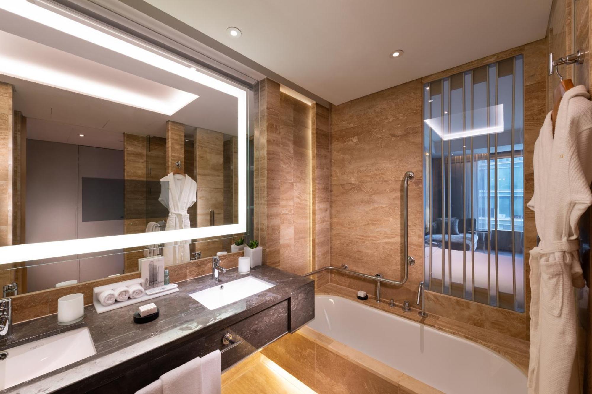Deluxe King Room with One King Bed - Accessible - City View
