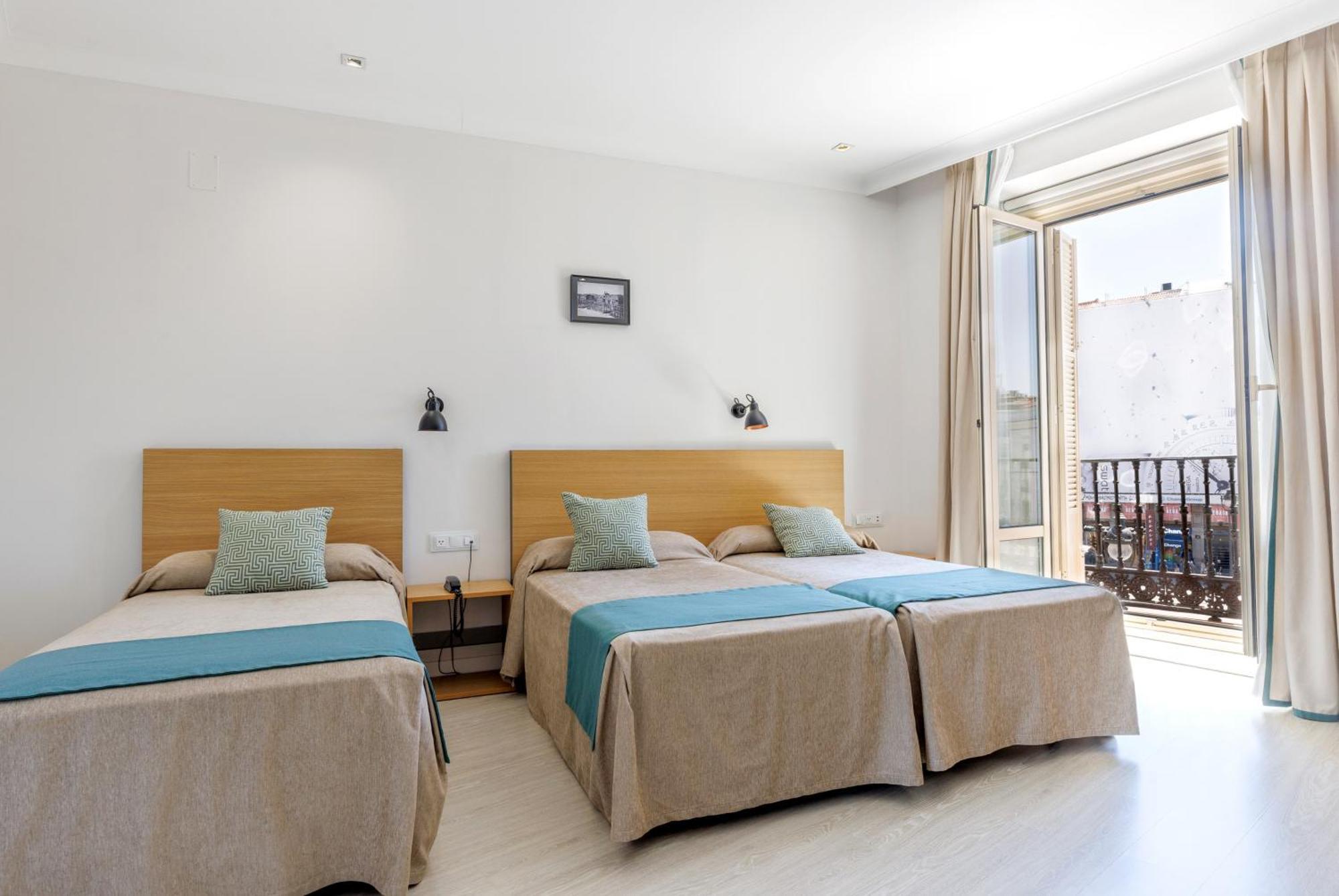 Triple Room Puerta del Sol Views