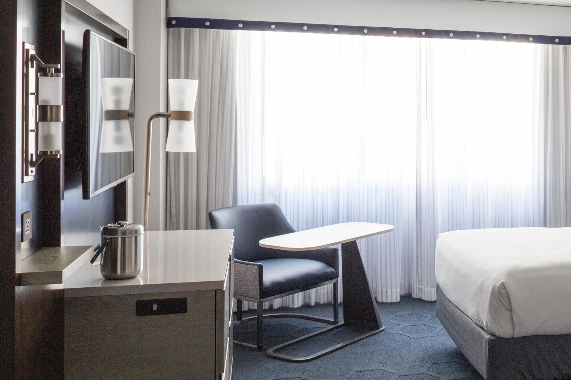 Queen Room with Roll-in Shower