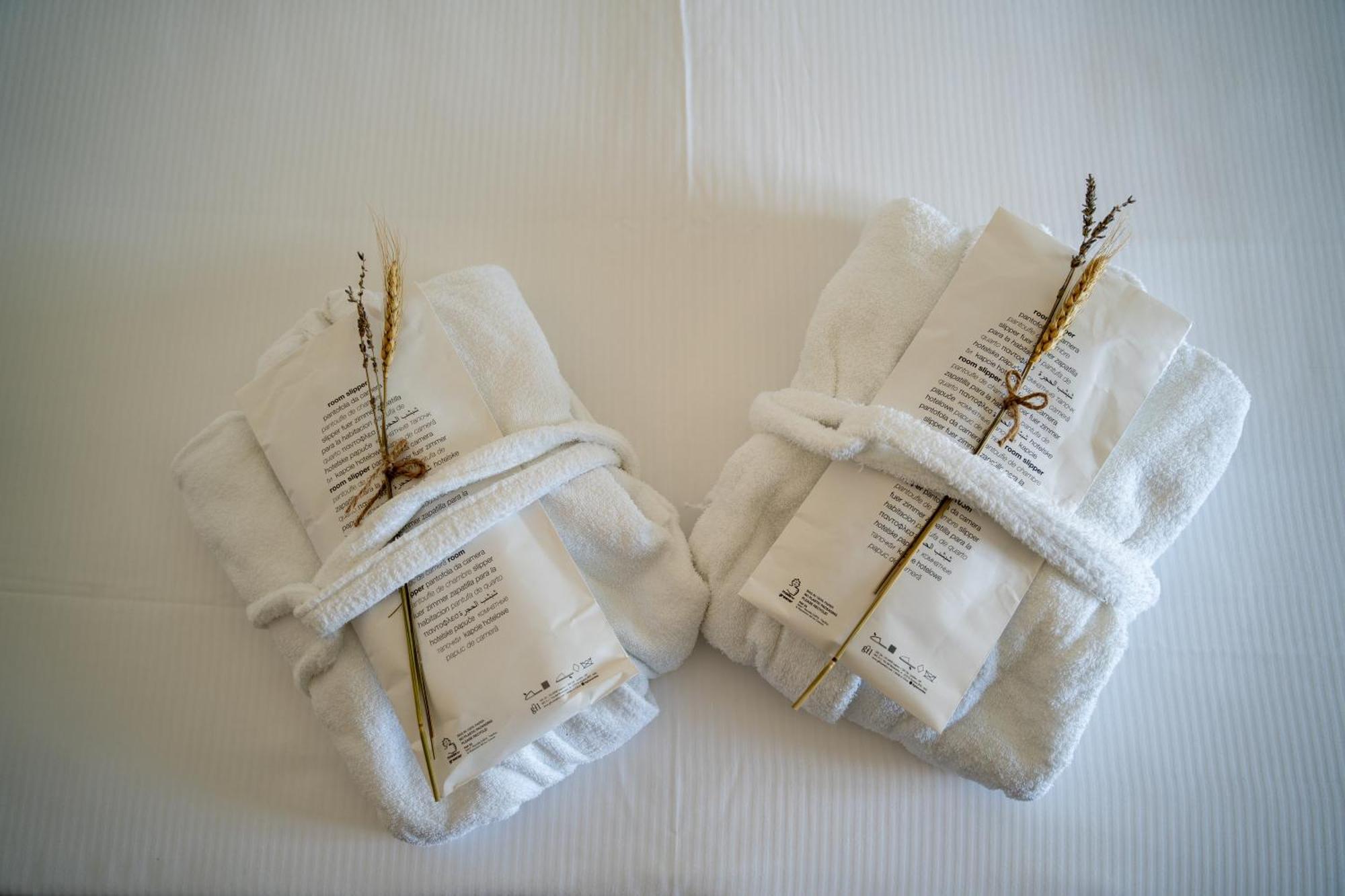 Family Room with Balcony,1691996829:JPEG