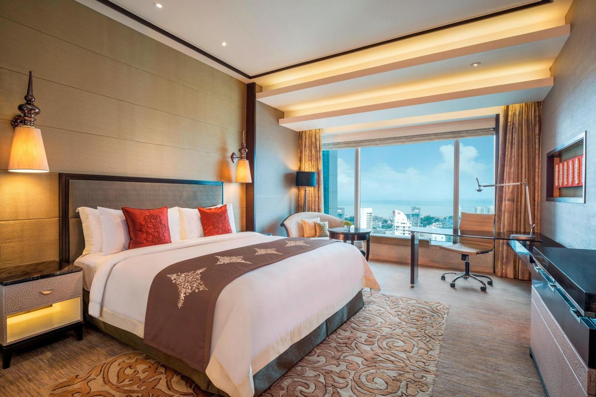 Kamer met 1 Kingsize Bed en Uitzicht op Skyline