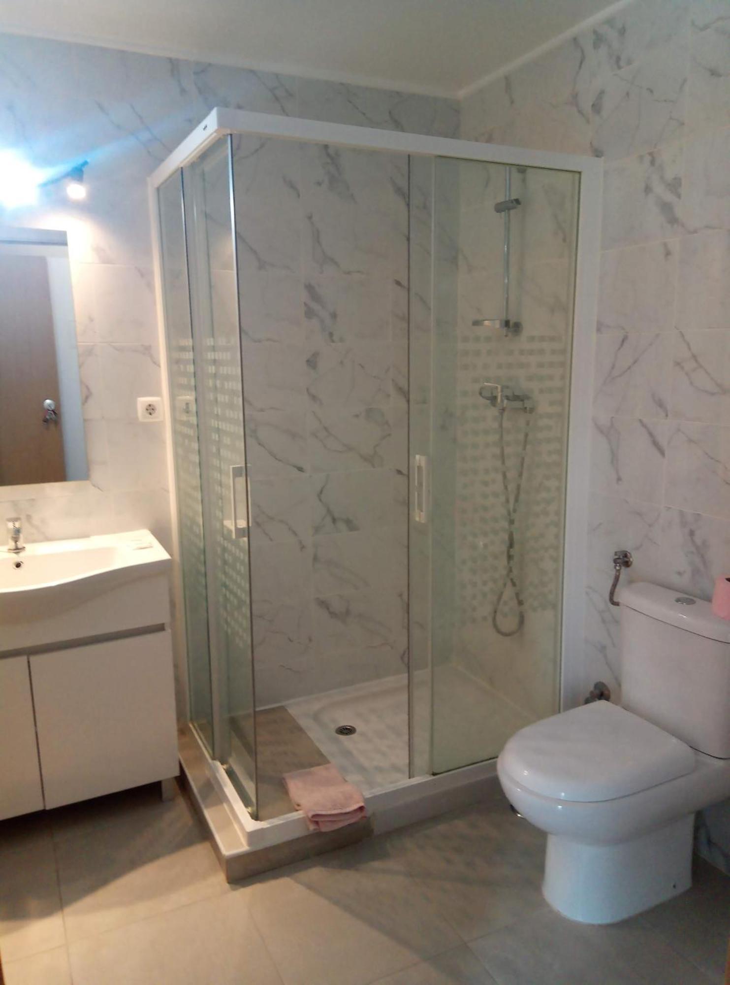 Twin Room,1609735544:JPEG