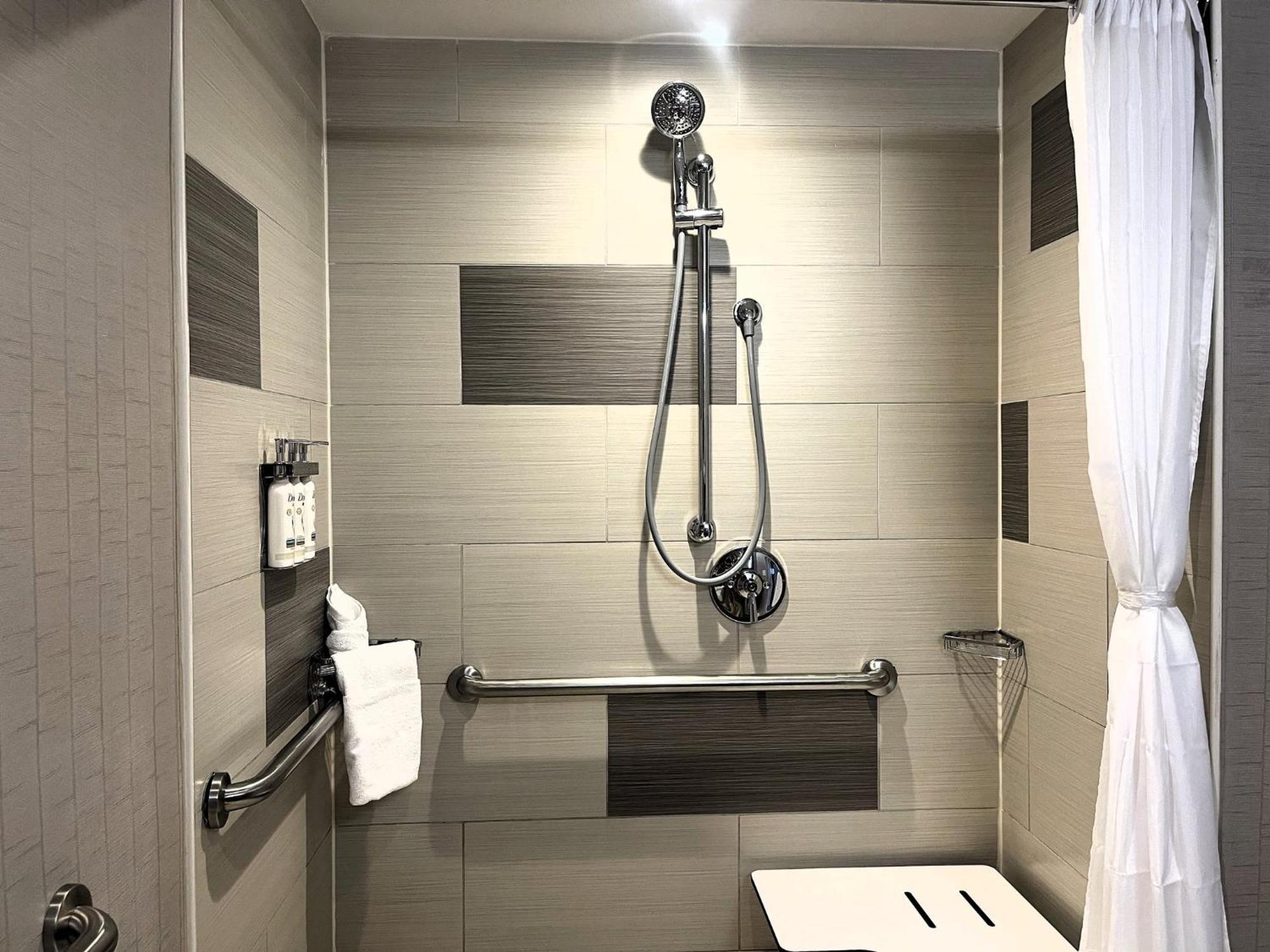 King Room - Hearing Accessible - Roll-in Shower
