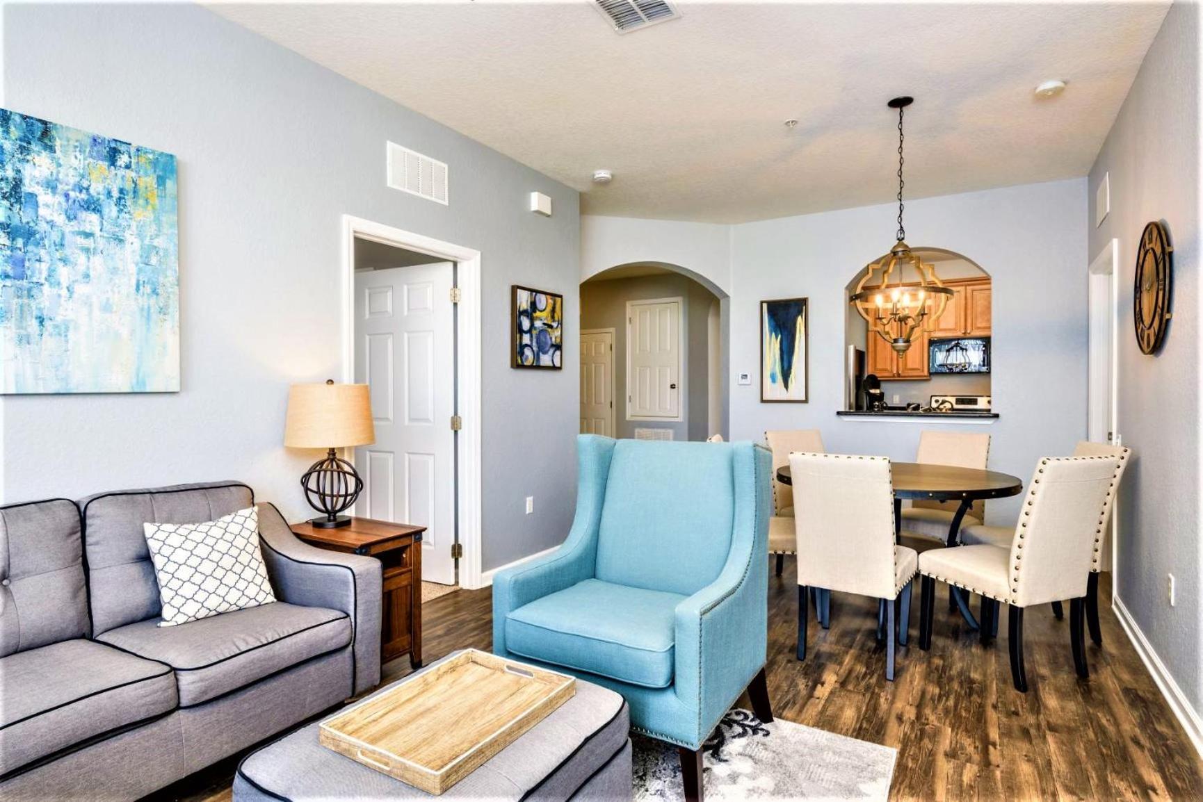 Deluxe Three-Bedroom Apartment