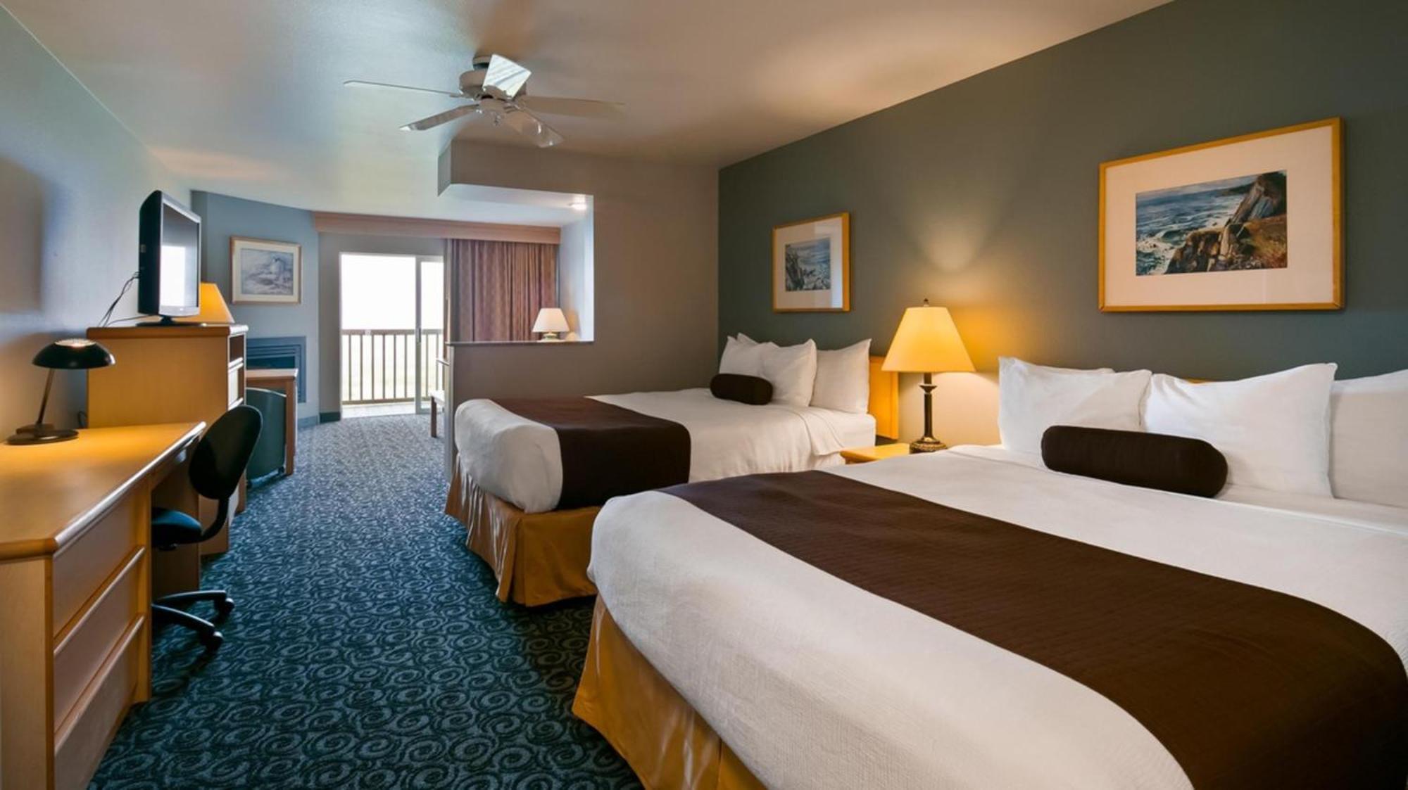 Two Queen Beds with Partial Ocean View,1705750570:JPEG