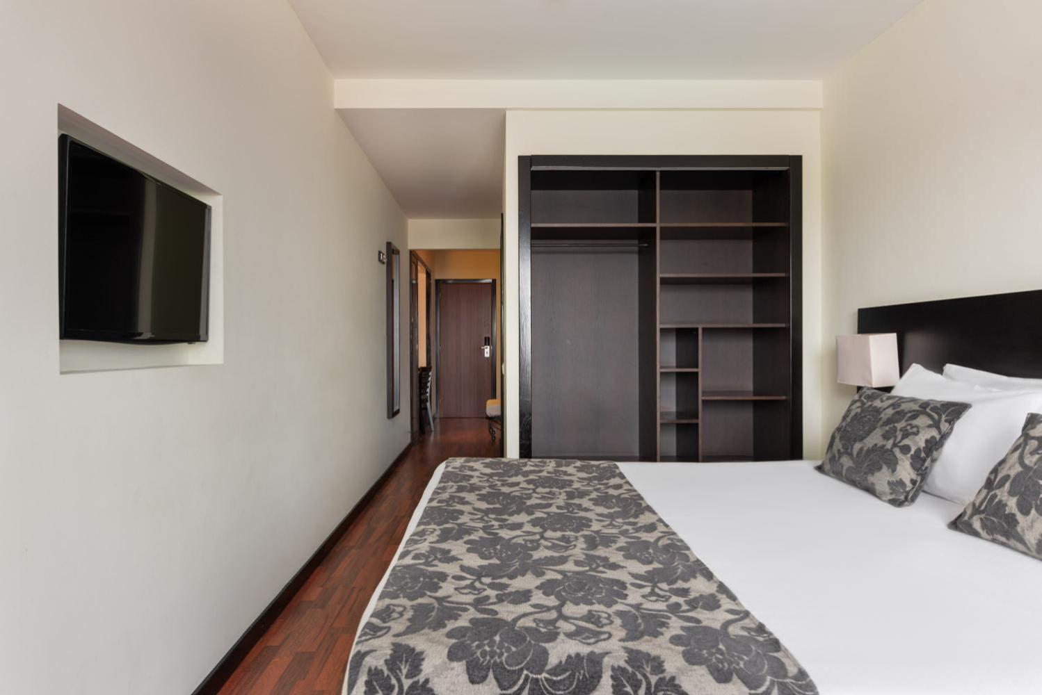 Family Room with Sea View,1618268111:JPEG