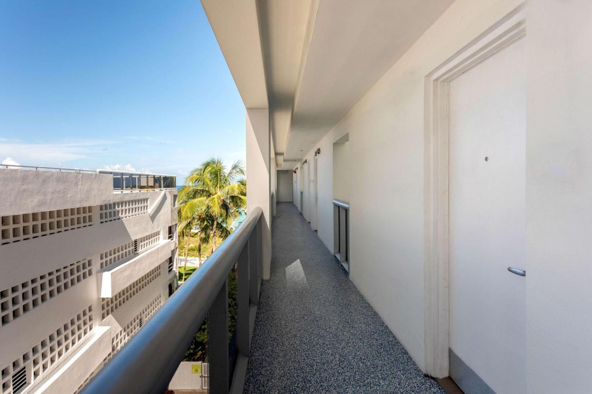 Hébergement 2 Lits Queen-Size avec Balcon - Vue Partielle sur Océan - Aile Extérieure
